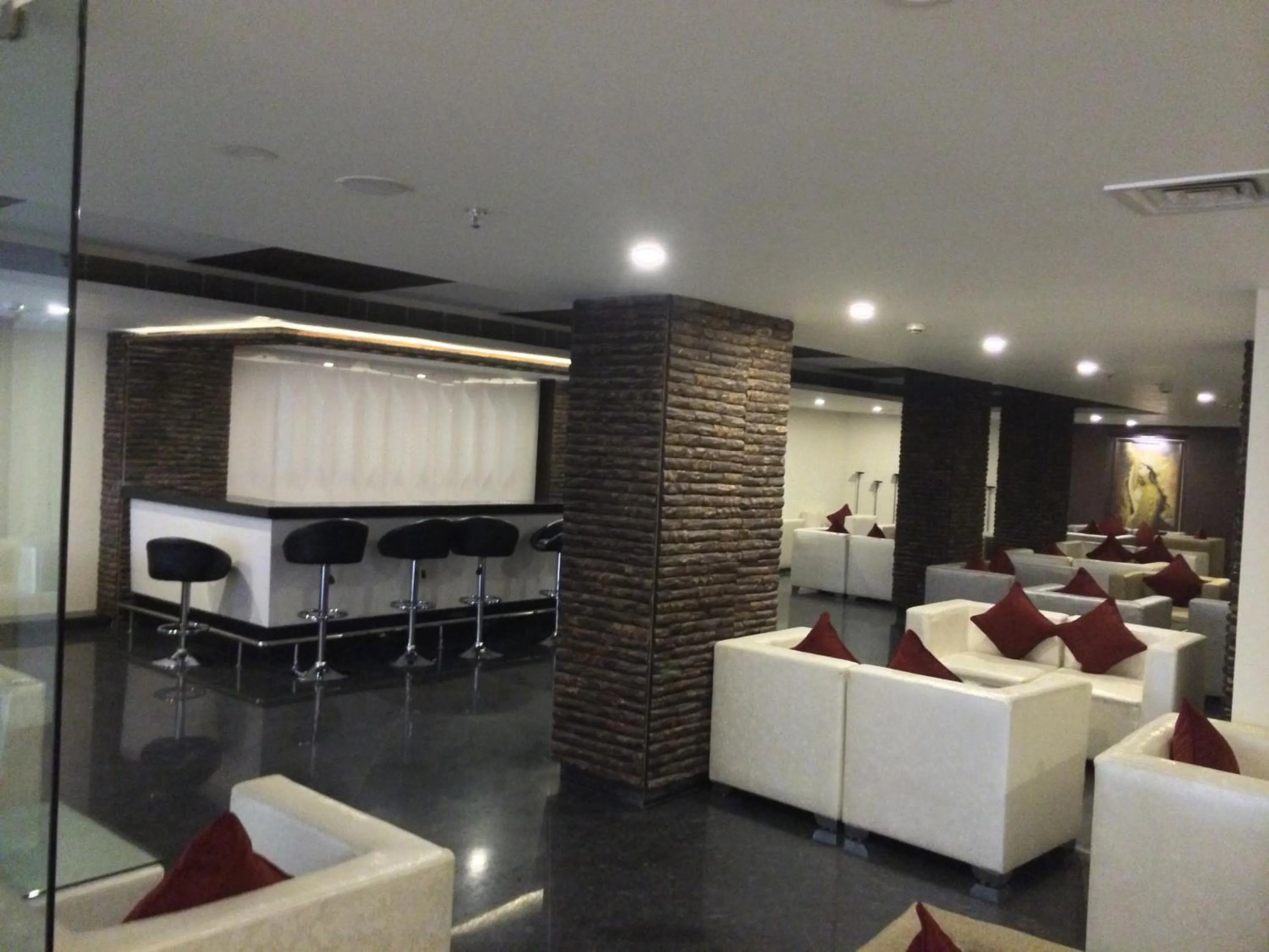 Restaurant/places to eat in Golden Tulip Jaipur