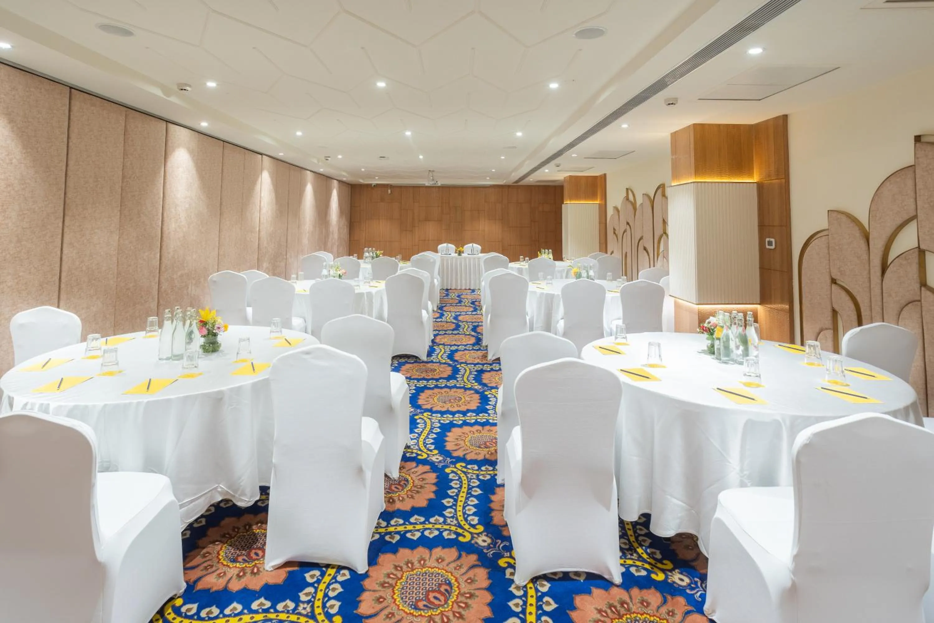 Banquet/Function facilities in Golden Tulip Jaipur