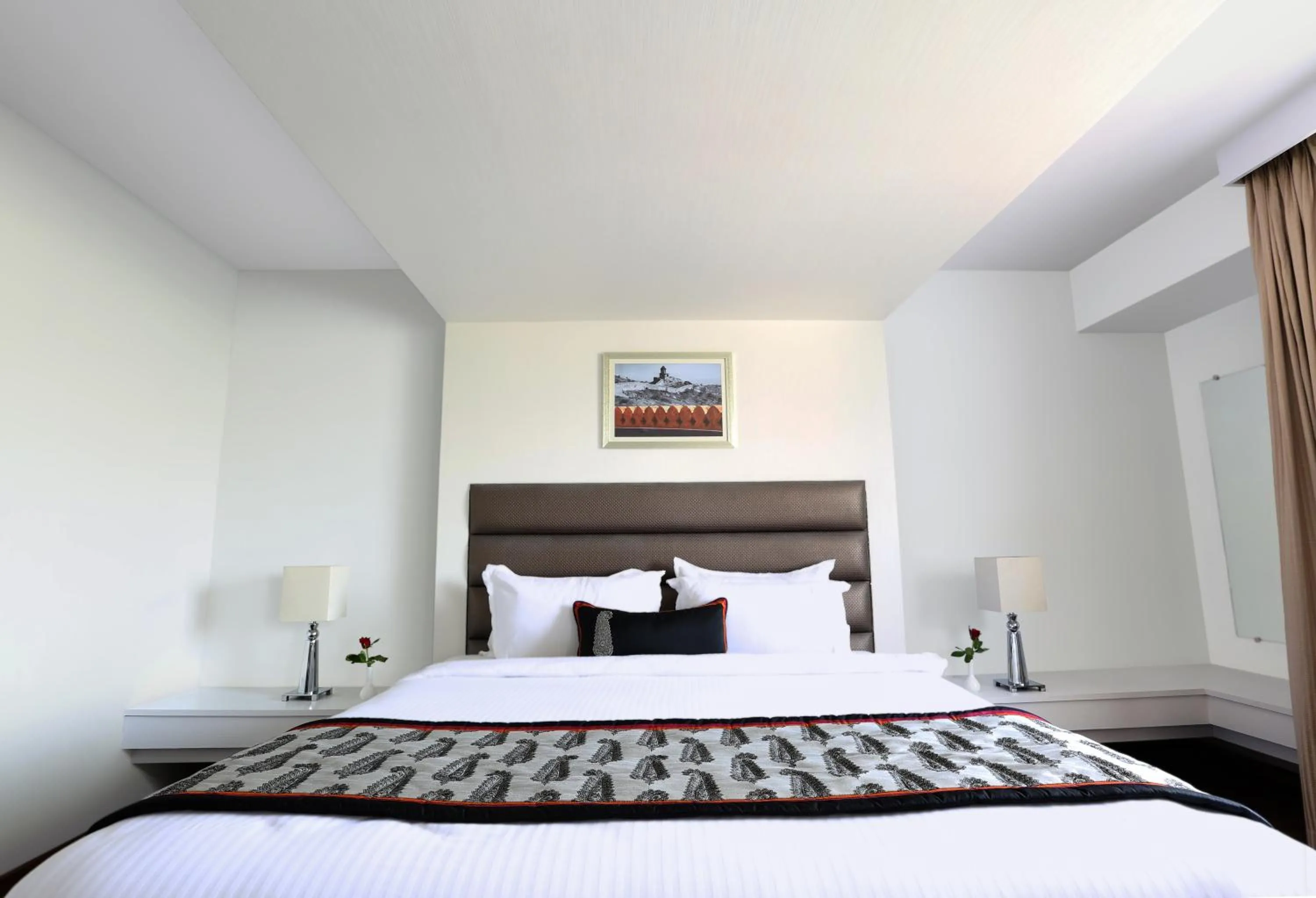 Photo of the whole room, Bed in Golden Tulip Jaipur