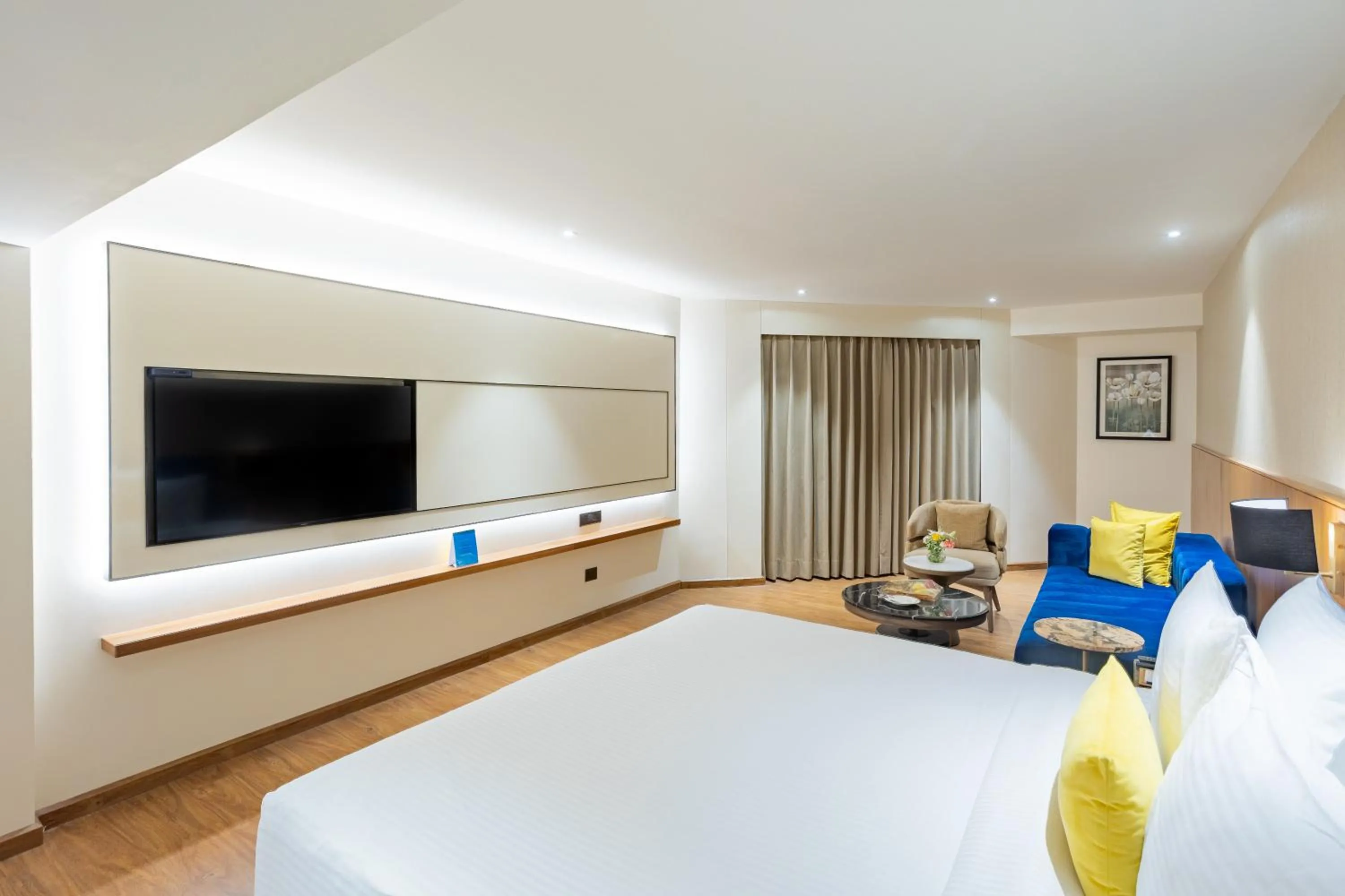 Bedroom, Bed in Golden Tulip Jaipur