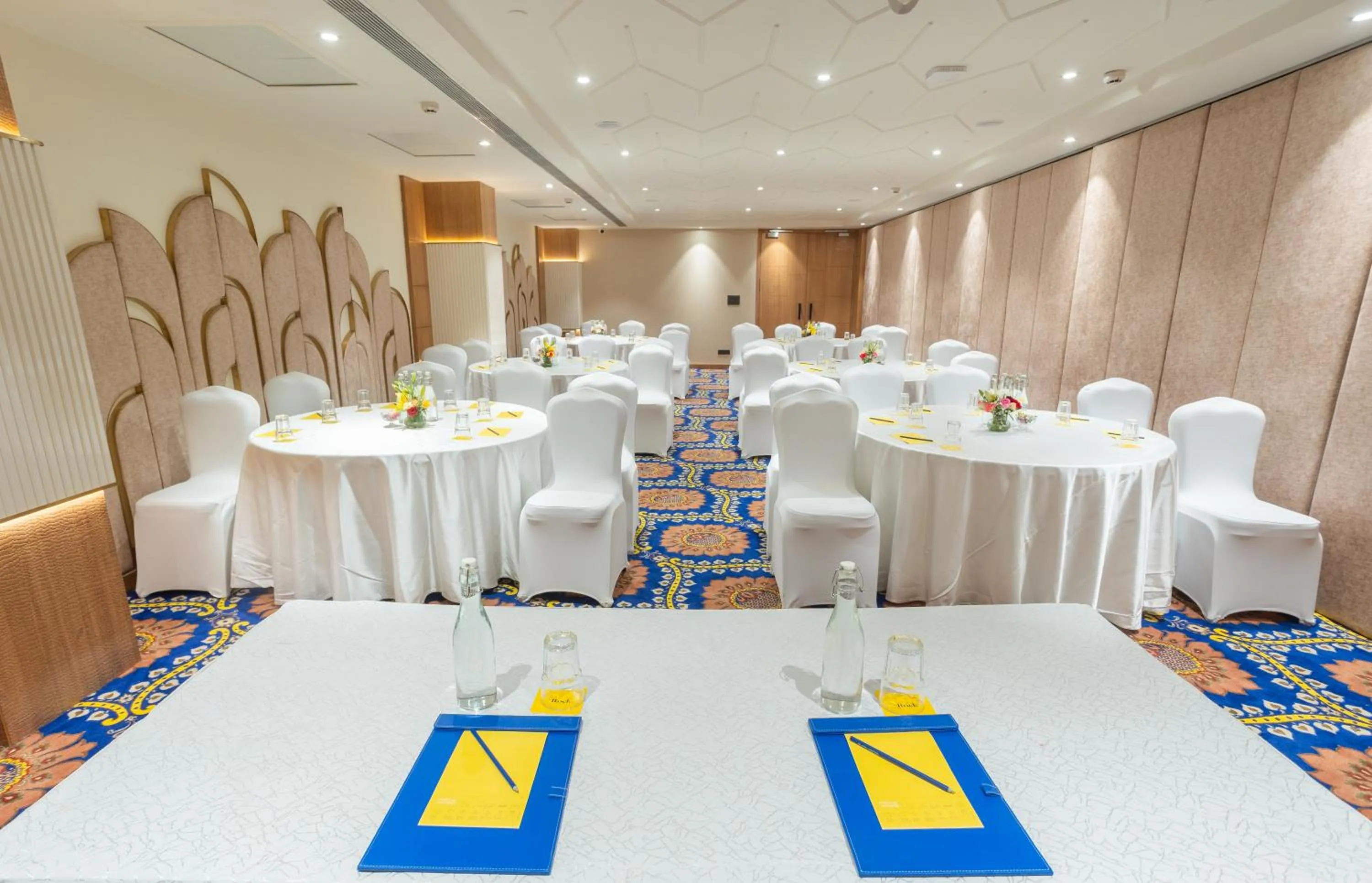 Banquet/Function facilities in Golden Tulip Jaipur