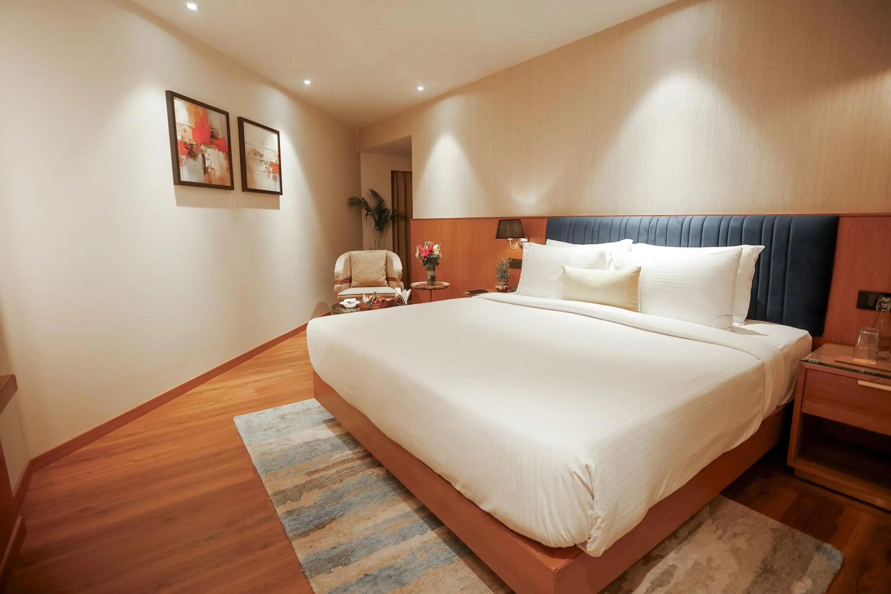 Bedroom, Bed in Golden Tulip Jaipur