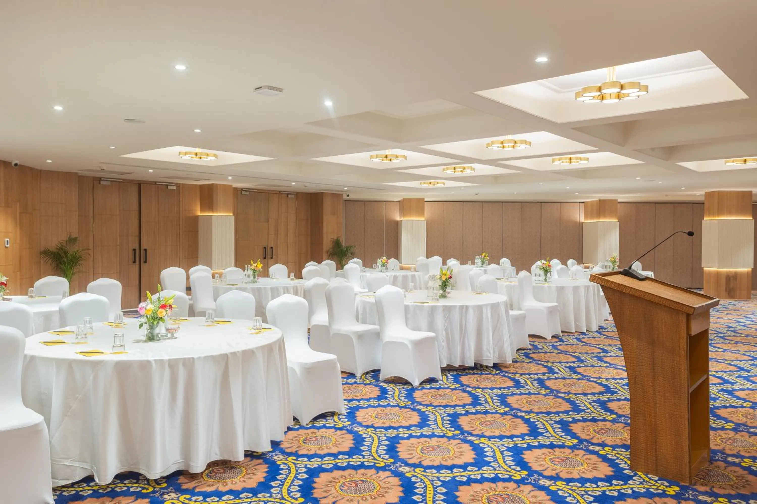 Banquet/Function facilities in Golden Tulip Jaipur