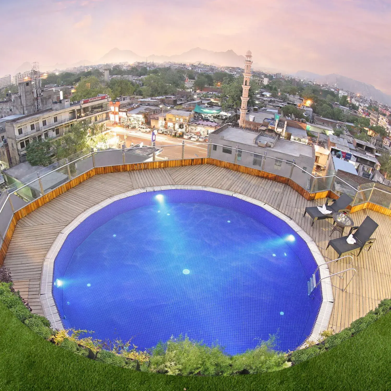 Swimming pool in Golden Tulip Jaipur Swimming pool in Golden Tulip Jaipur