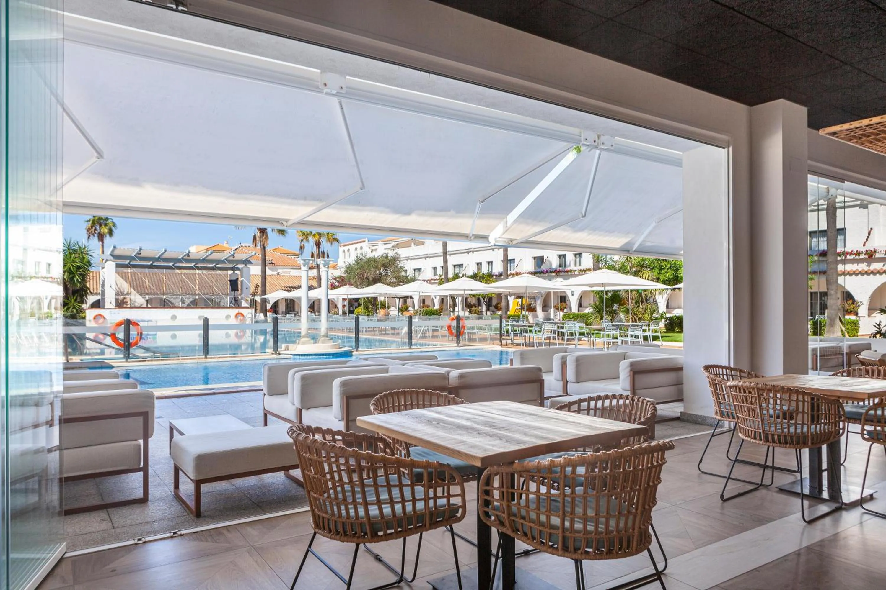 Swimming pool in Playa de la Luz