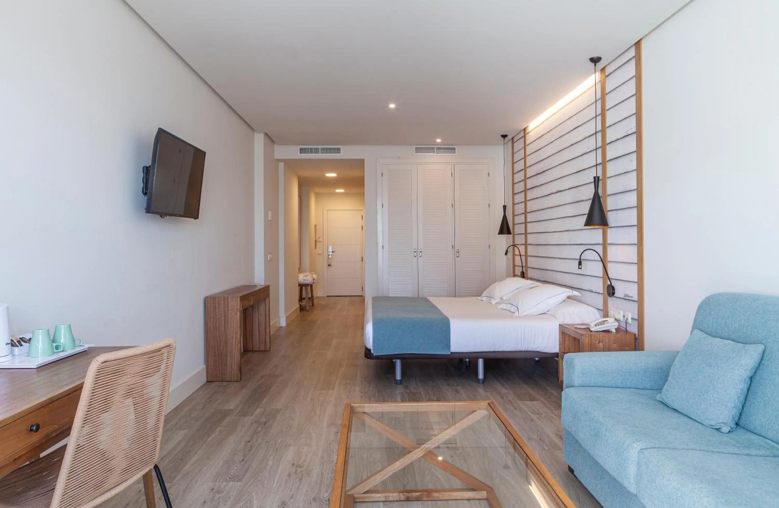 Photo of the whole room, Bed in Playa de la Luz