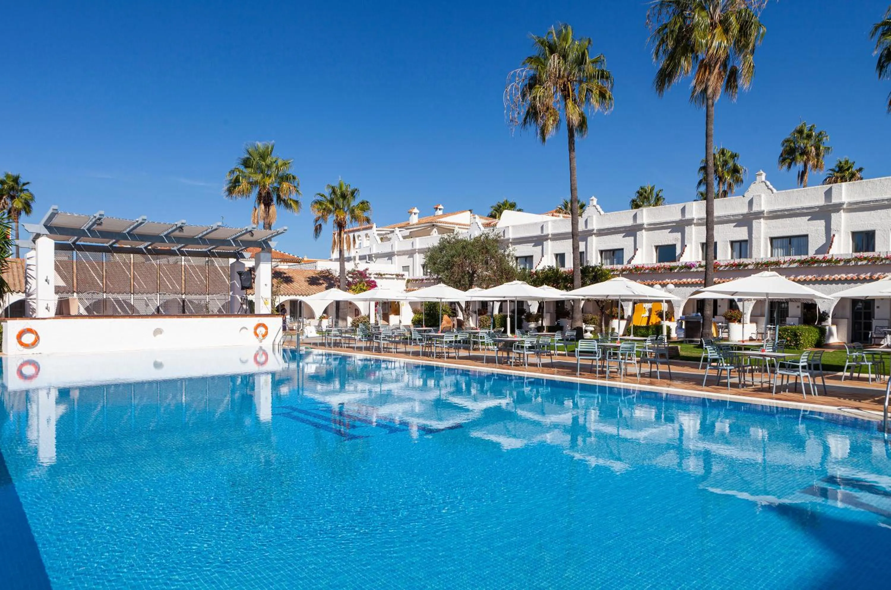 Swimming pool in Playa de la Luz