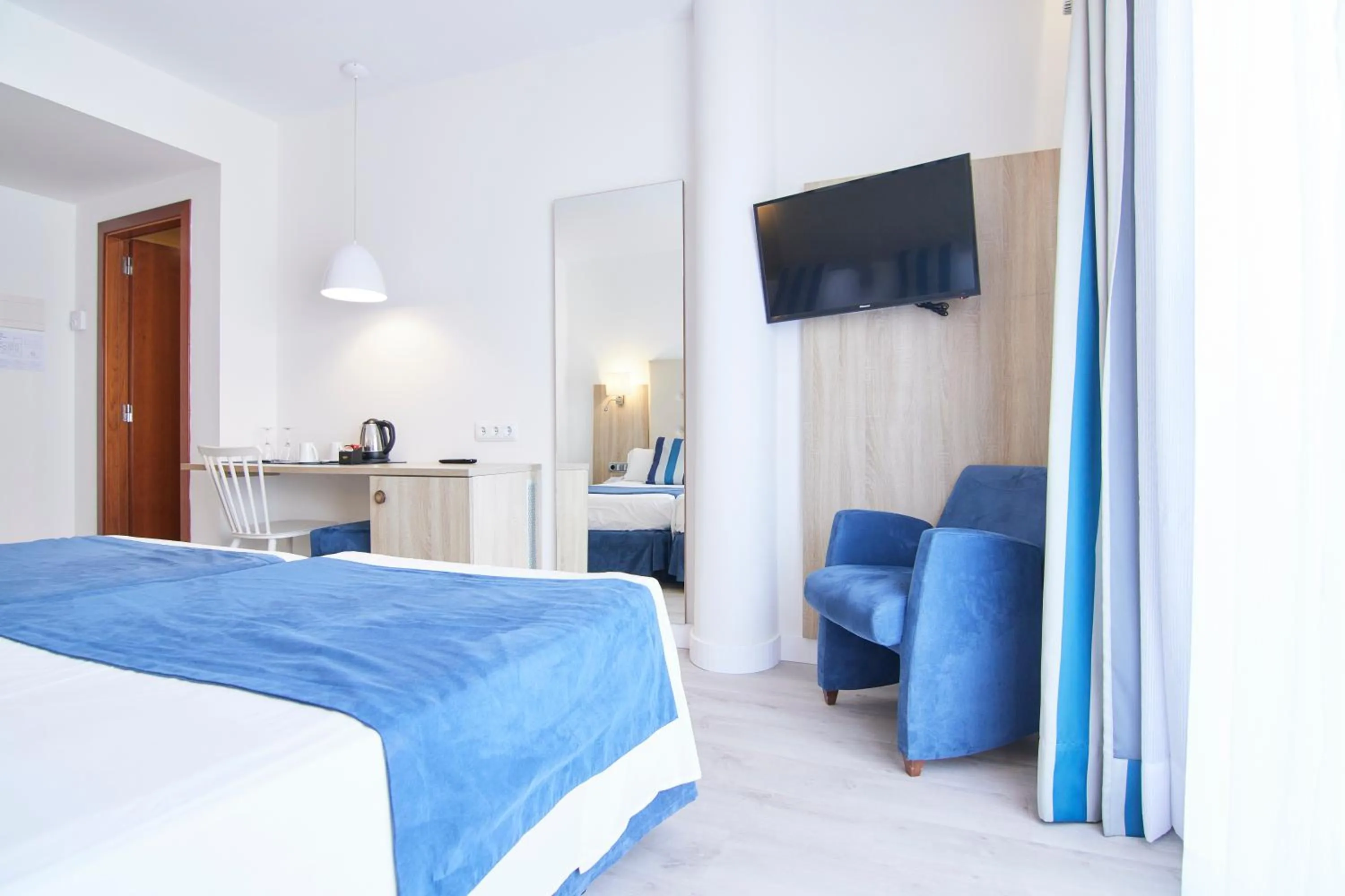 Photo of the whole room, Bed in Los Geranios