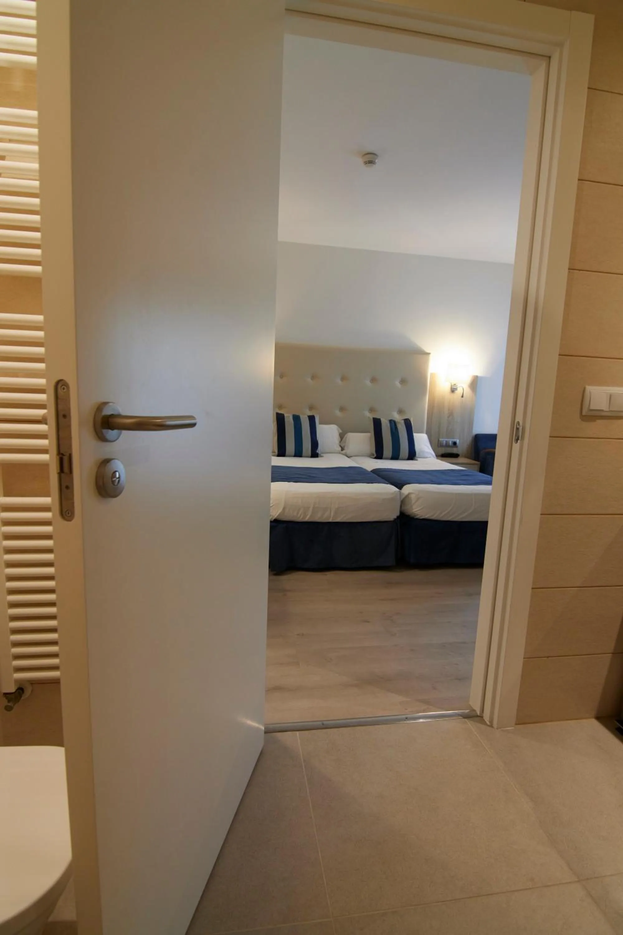 Bathroom, Bed in Los Geranios