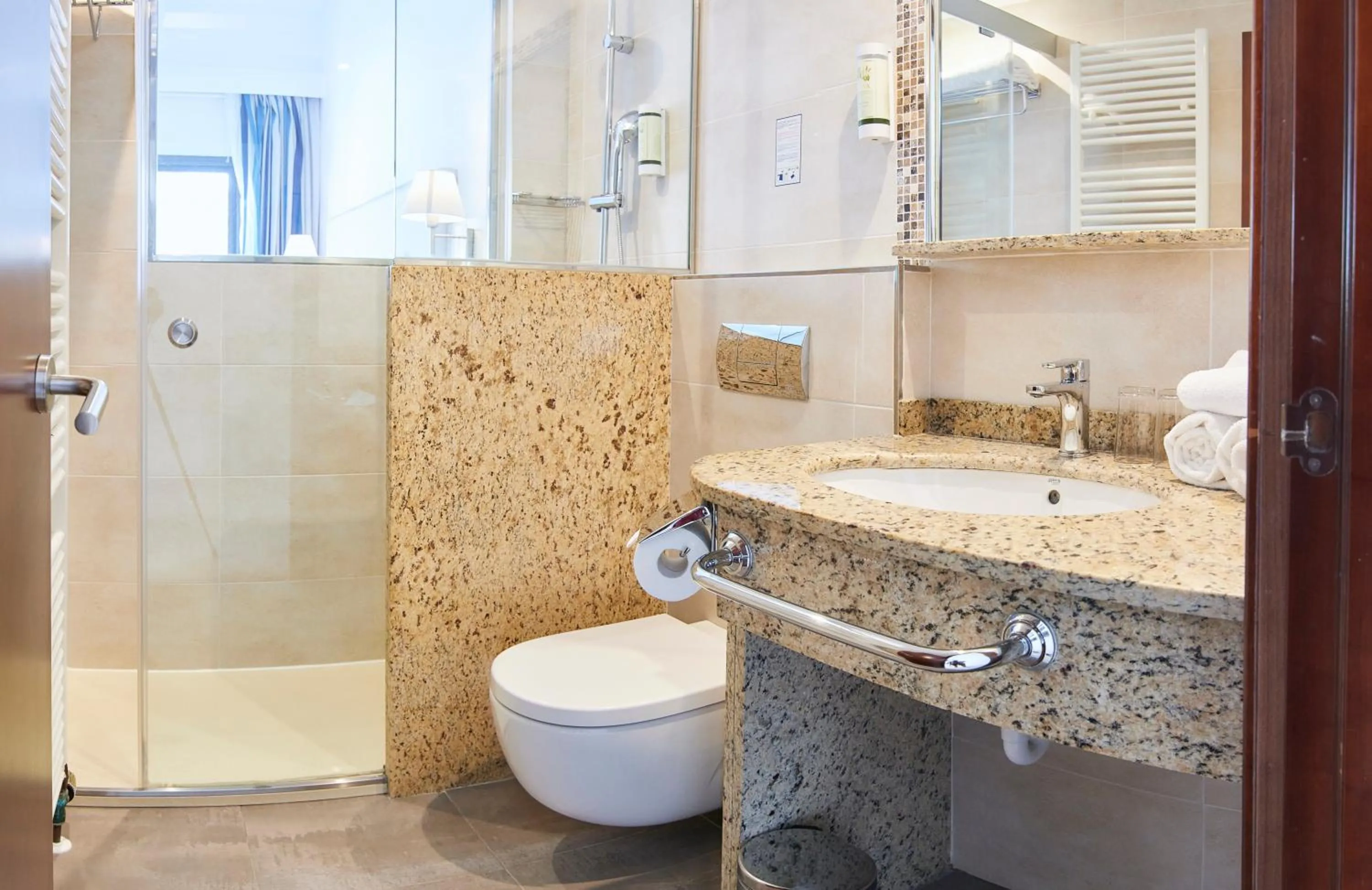 Bathroom in Los Geranios