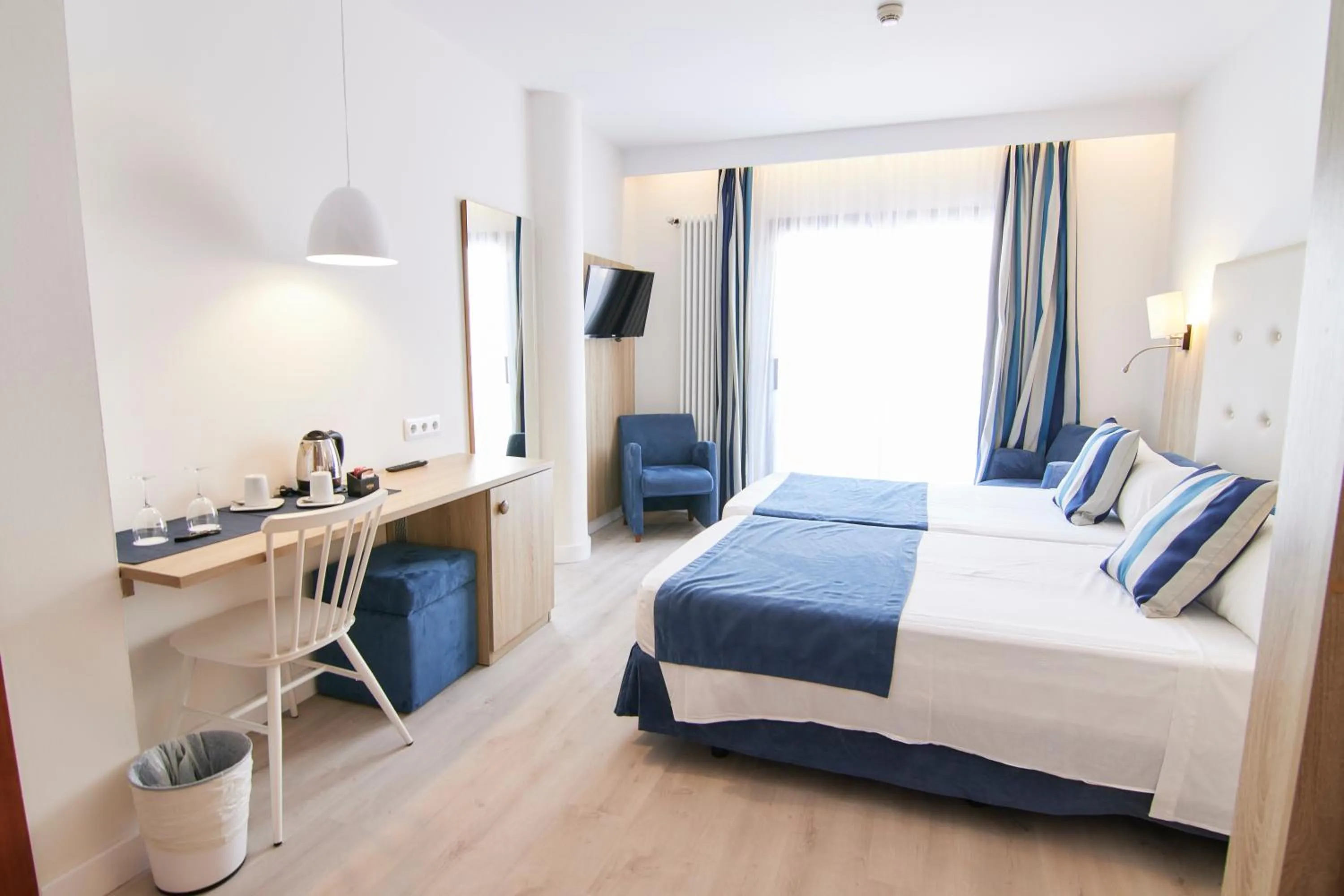 Photo of the whole room, Bed in Los Geranios