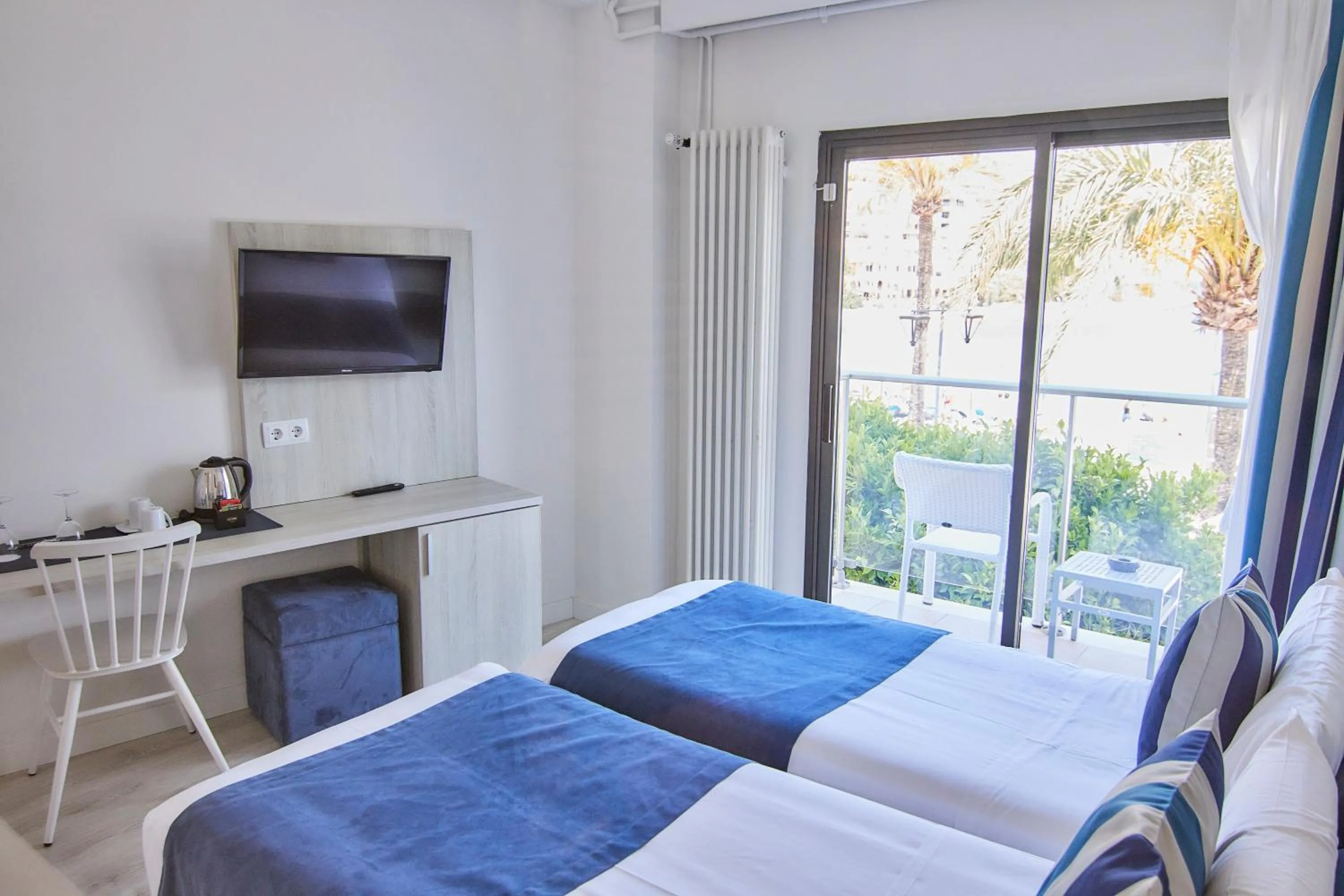 Photo of the whole room, Bed in Los Geranios