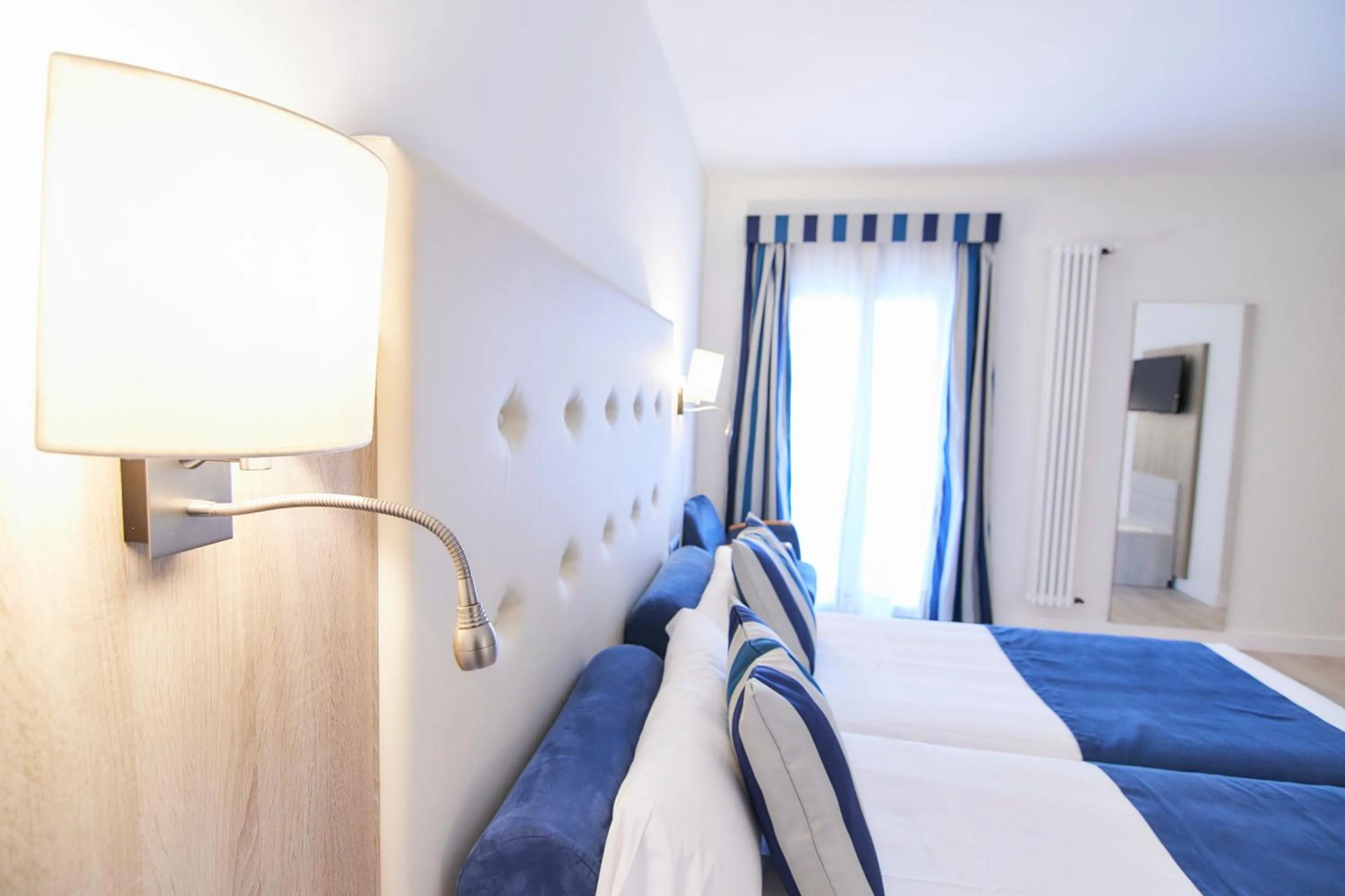 Photo of the whole room, Bed in Los Geranios