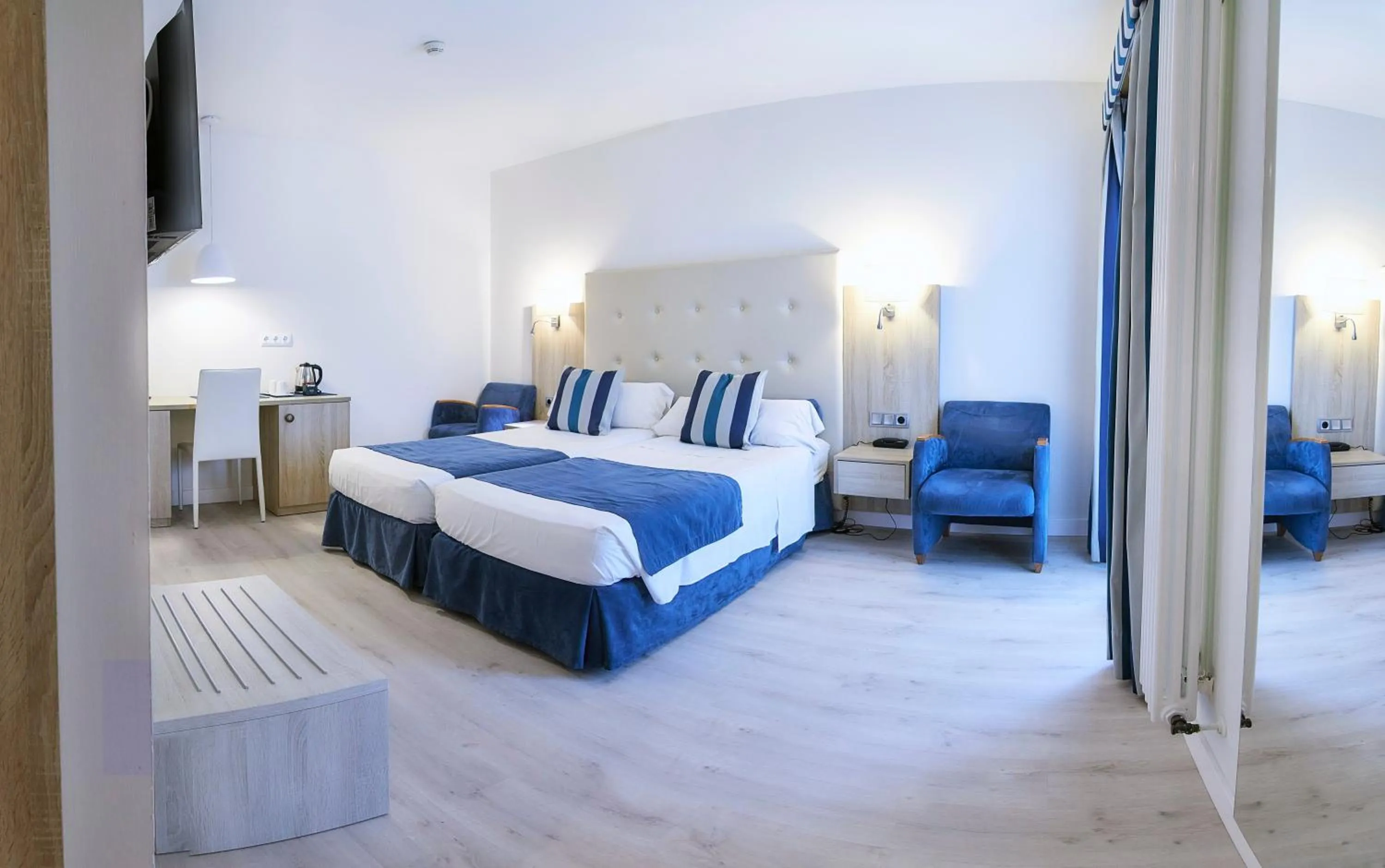 Bedroom, Bed in Los Geranios