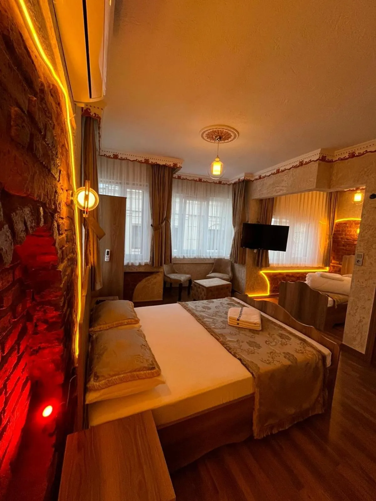 Bed in GOLDEN ARROW OLD CİTY HOTEL