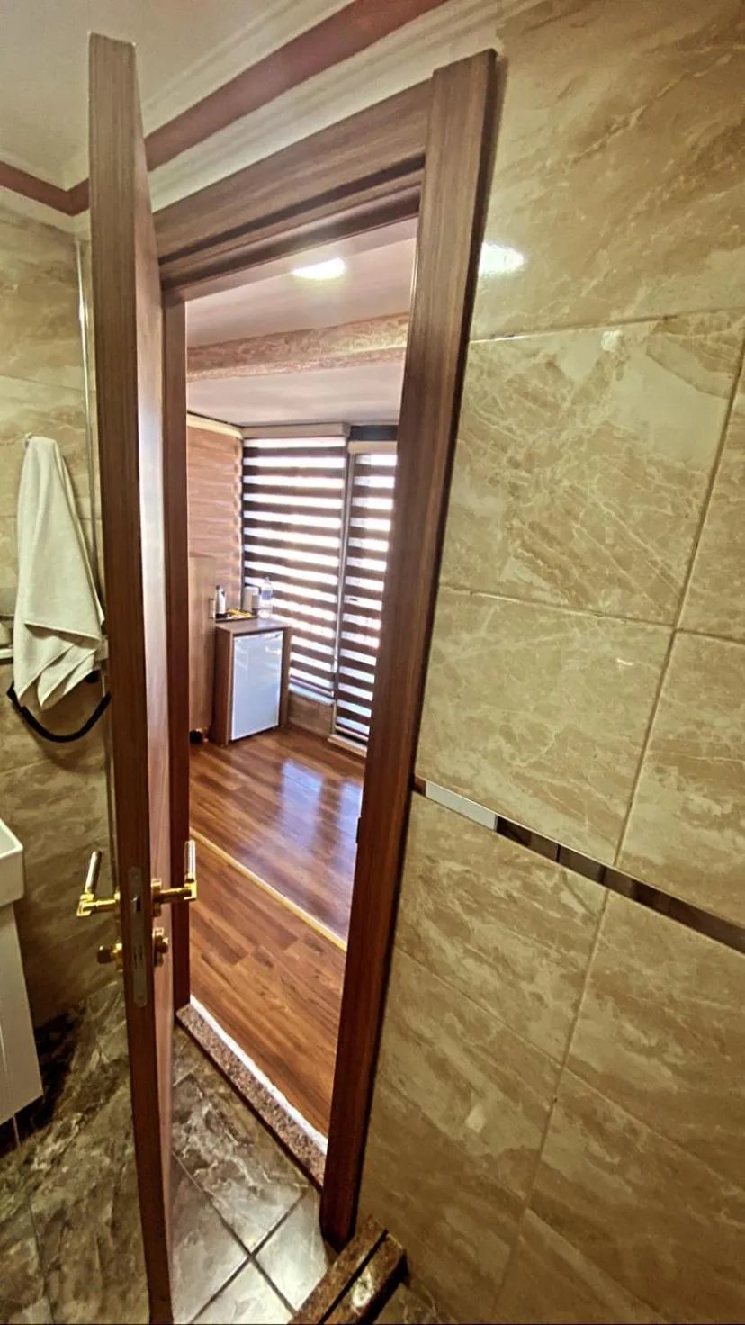 Shower in GOLDEN ARROW OLD CİTY HOTEL