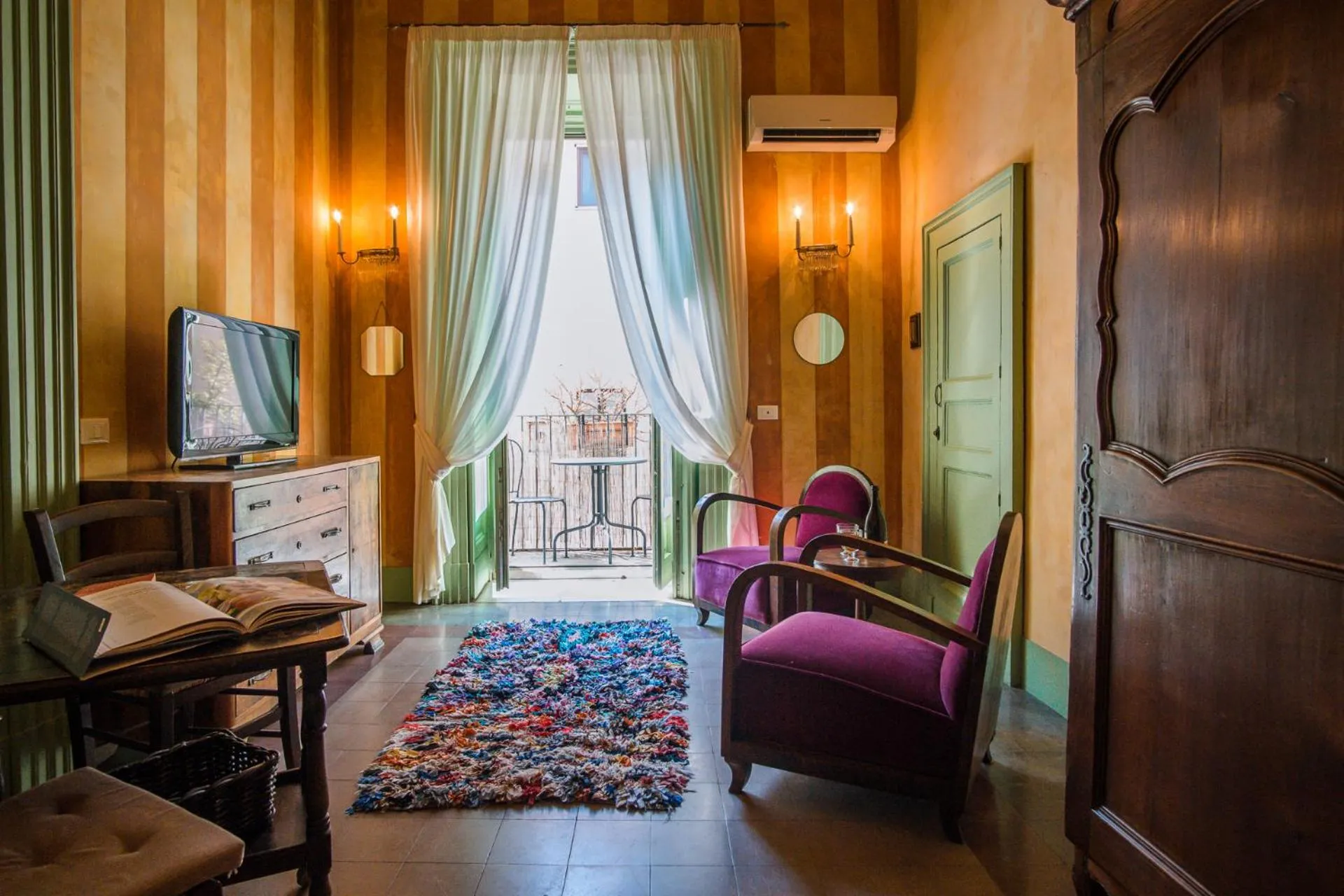 Seating area, Bed in Casa D'aria