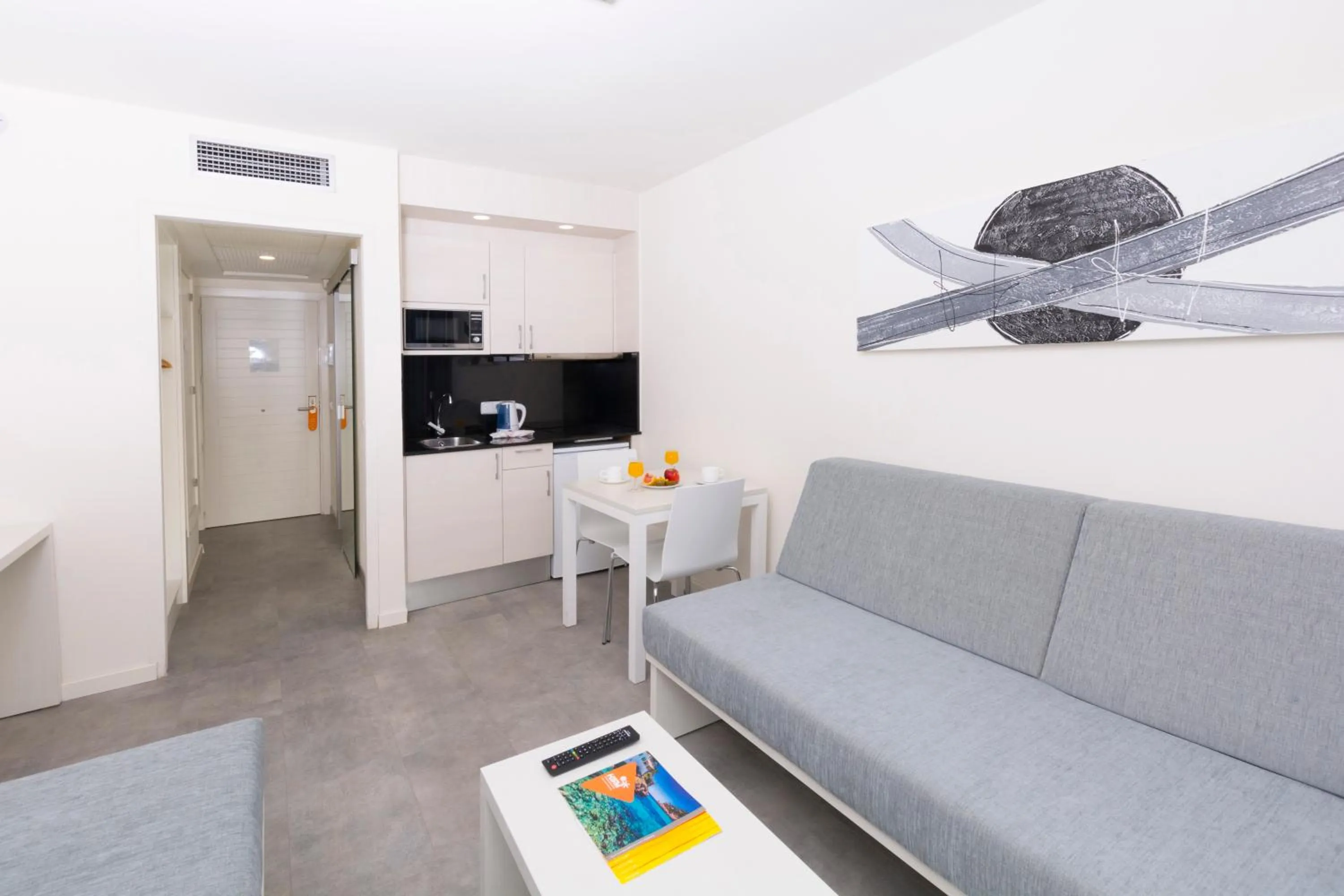 Photo of the whole room in HSM Lago Park