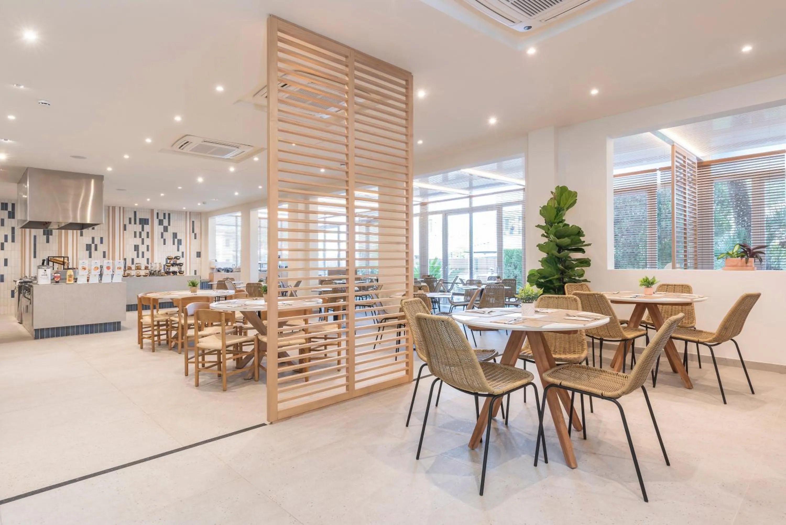 Restaurant/places to eat in HSM Lago Park