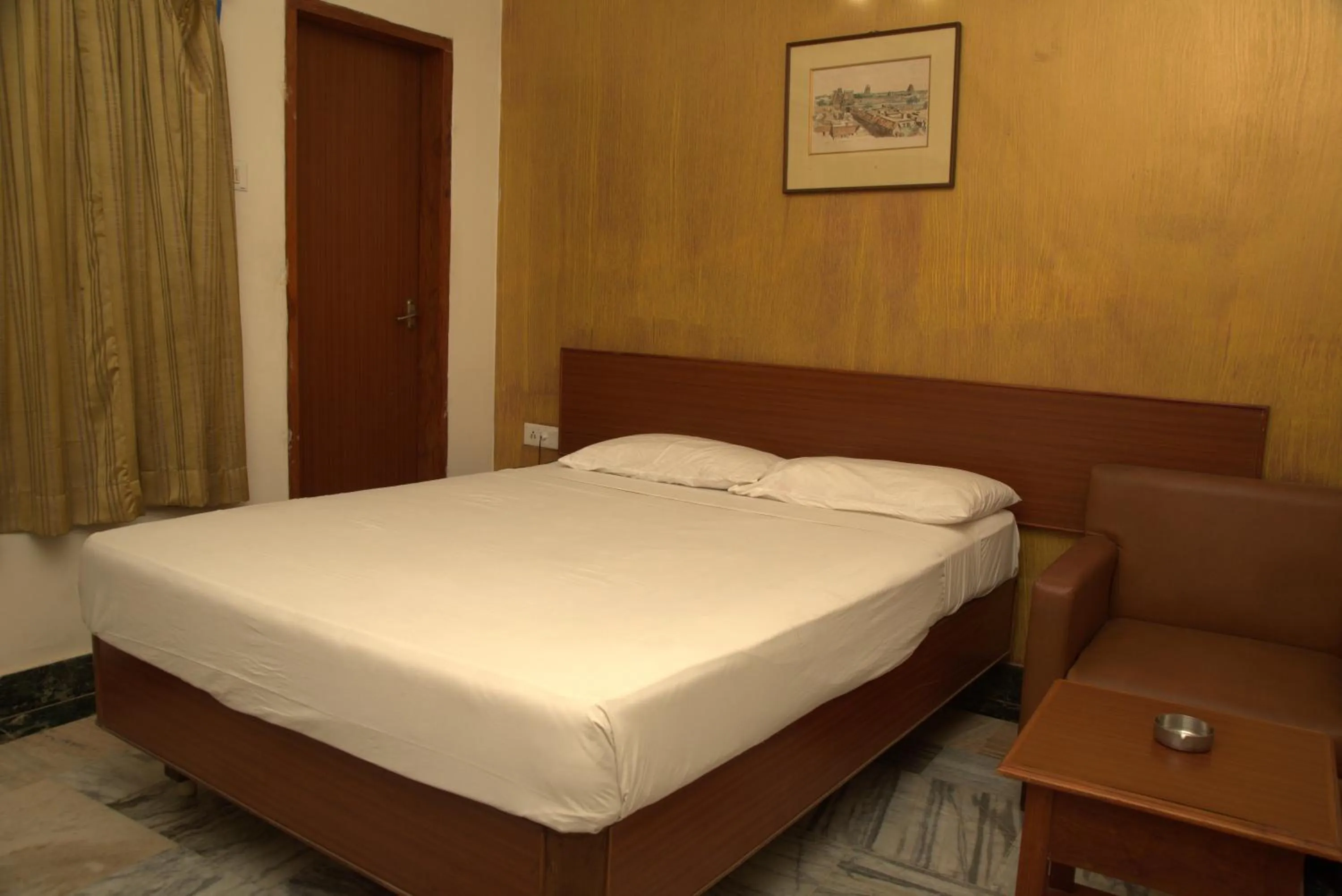 Bed in Kings Hotel Egmore