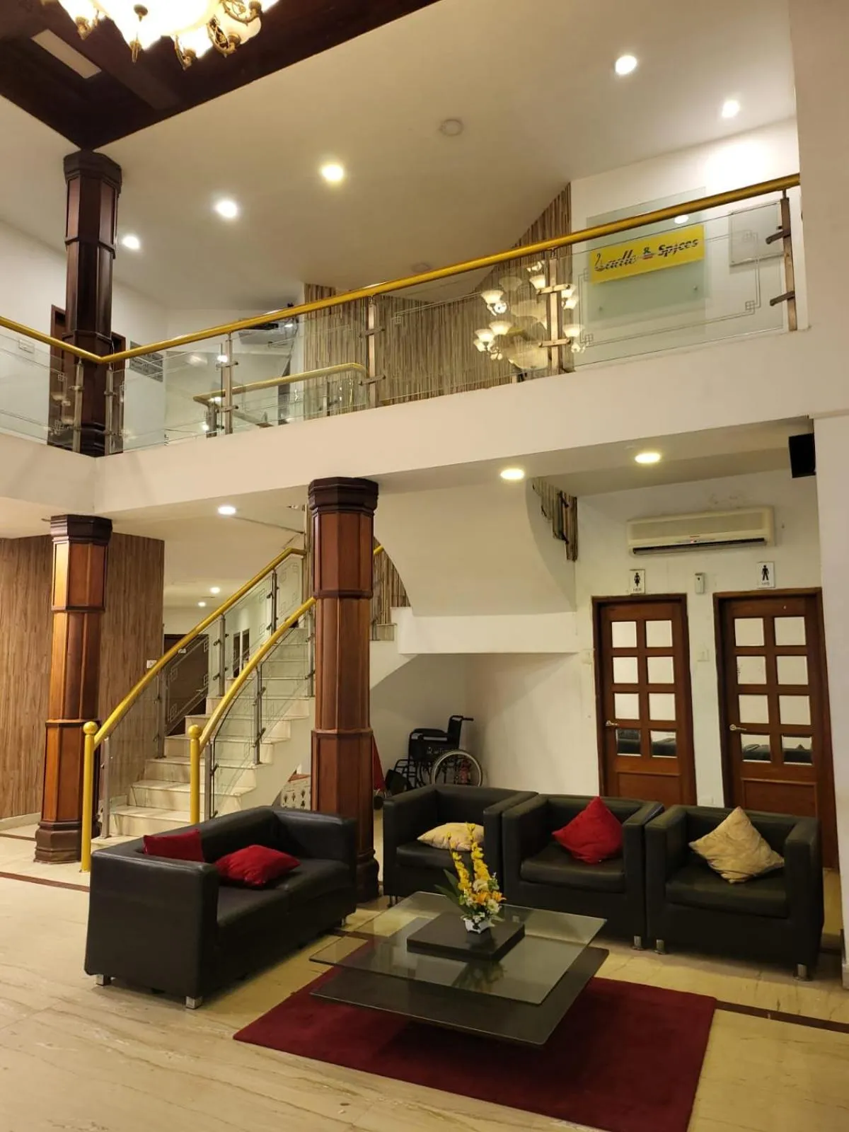 Seating area in Kings Hotel Egmore