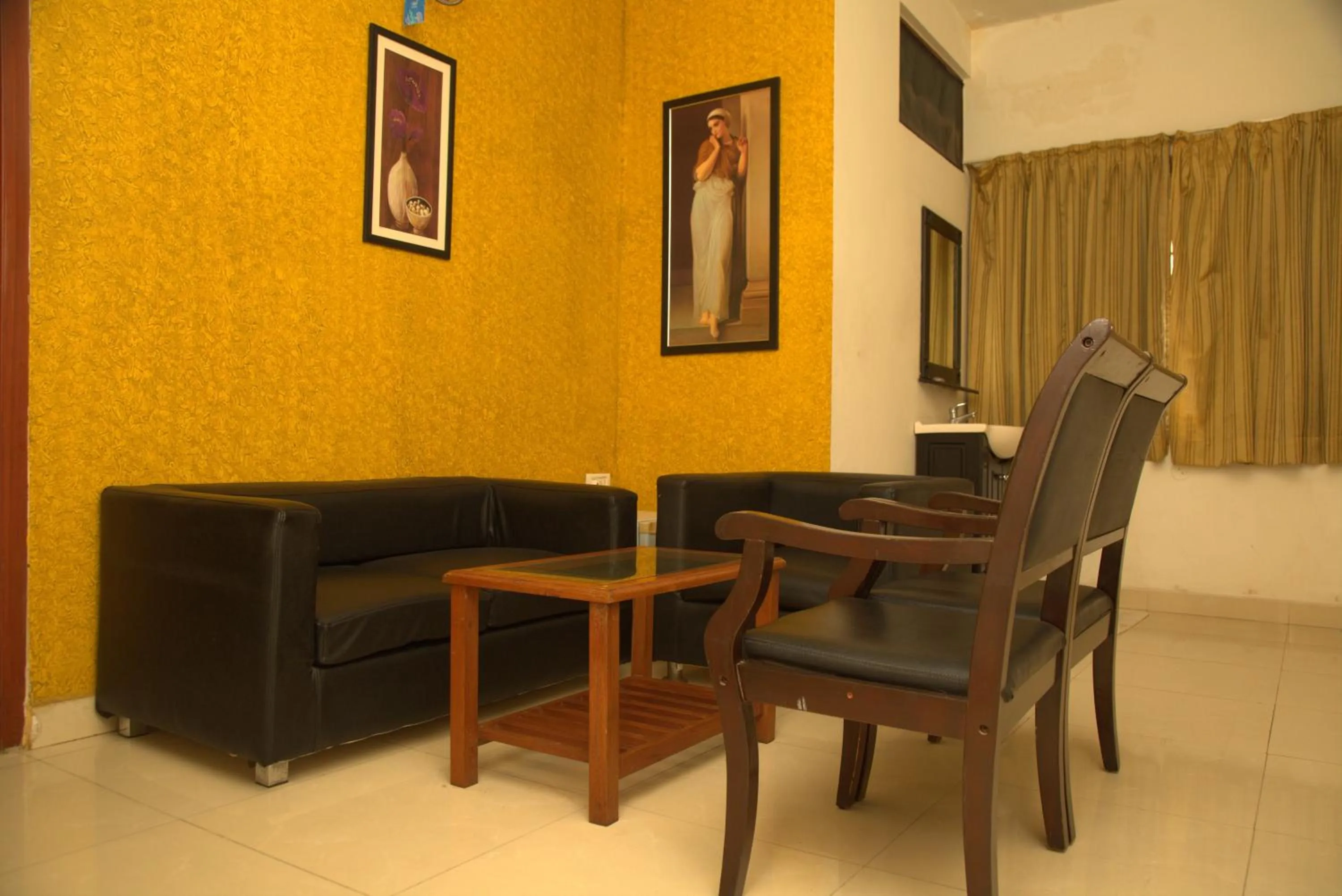 Living room in Kings Hotel Egmore