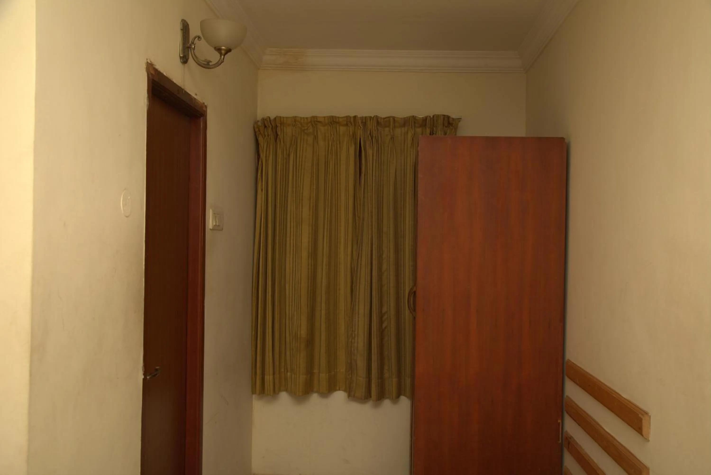 wardrobe in Kings Hotel Egmore