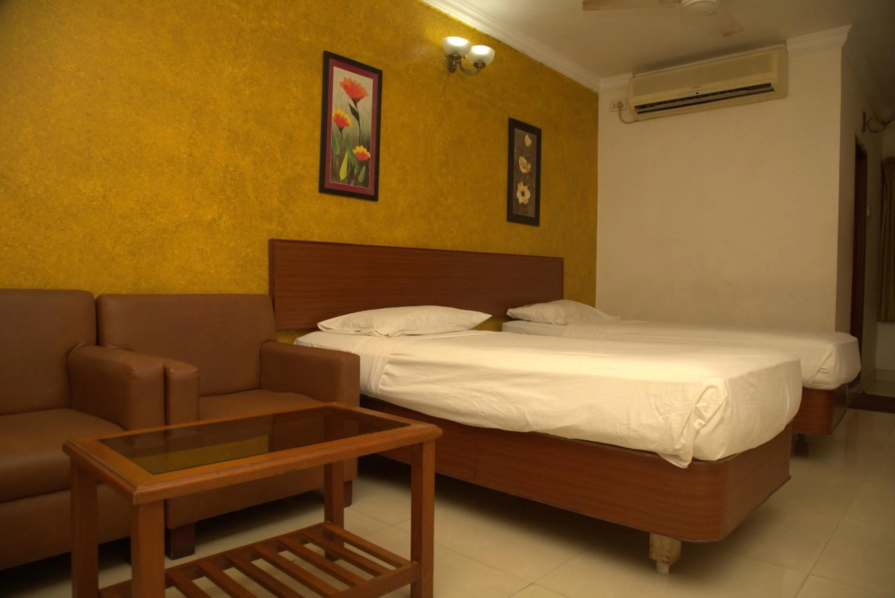 Bed in Kings Hotel Egmore
