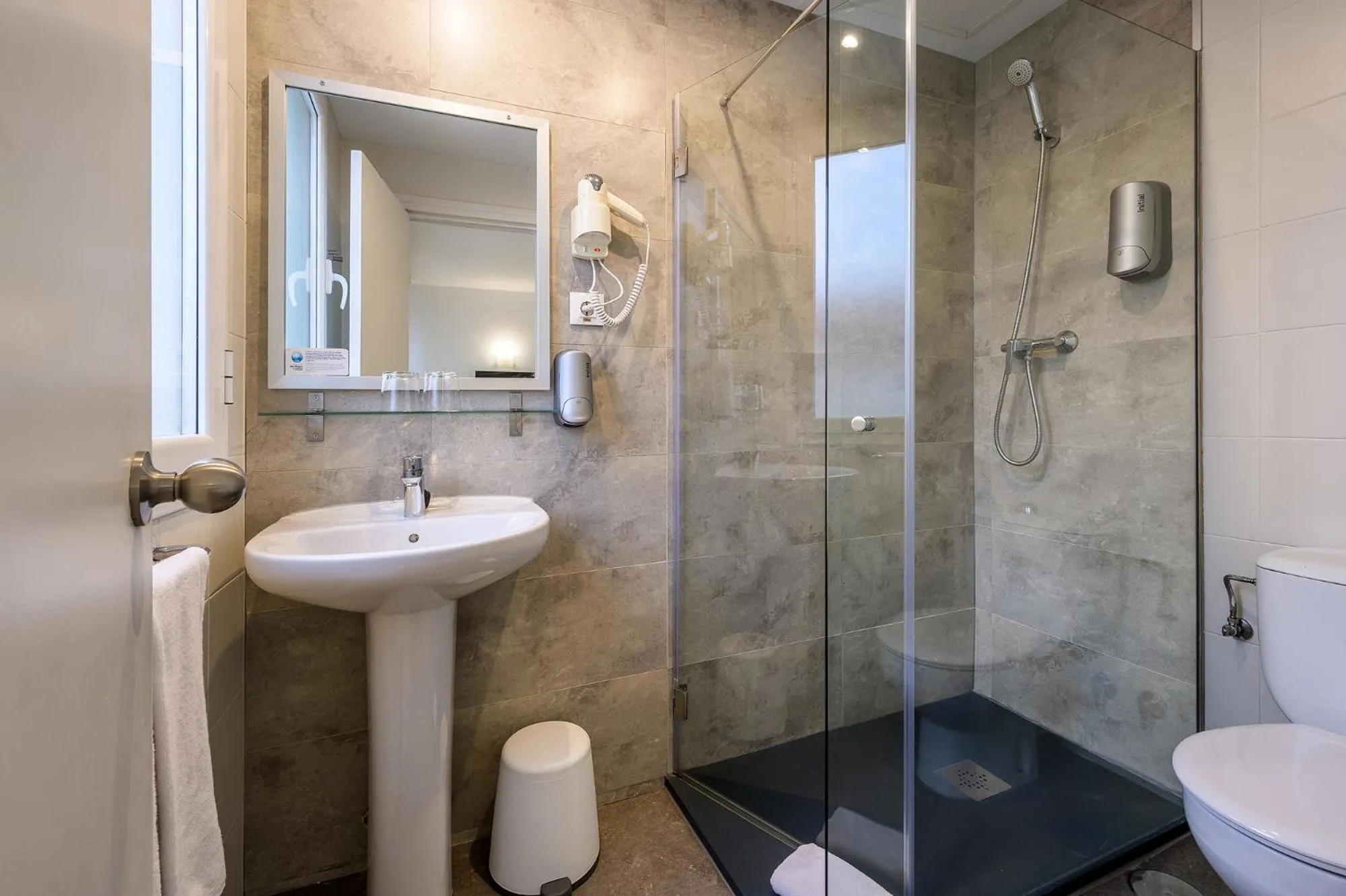 Bathroom in NeoMagna Madrid