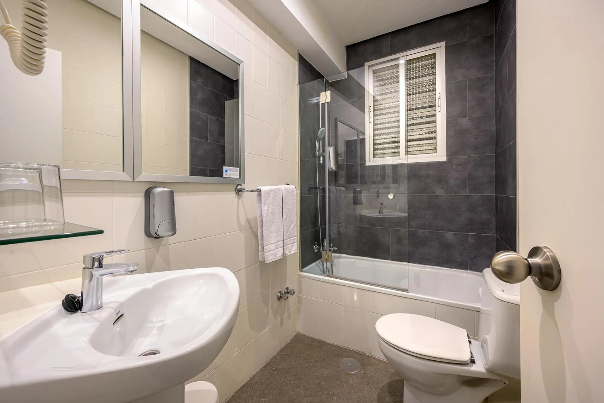 Bathroom in NeoMagna Madrid