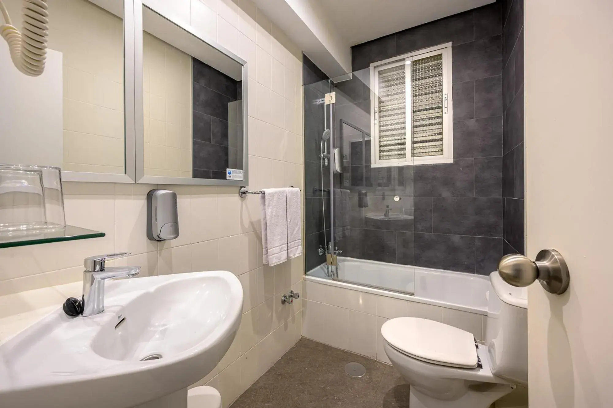 Standard Double or Twin Room in NeoMagna Madrid Standard Double or Twin Room in NeoMagna Madrid