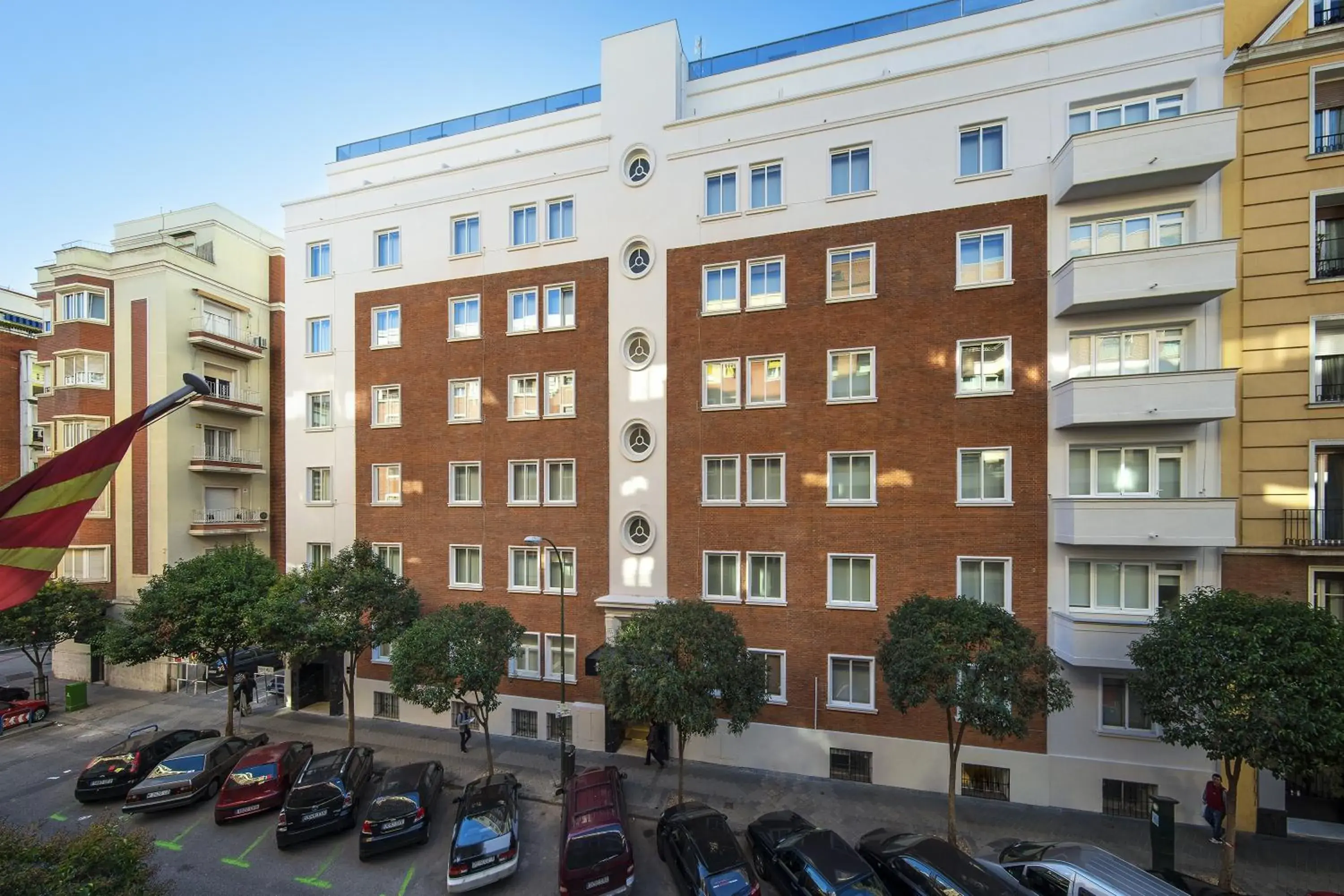 Facade/entrance in NeoMagna Madrid Facade/entrance in NeoMagna Madrid