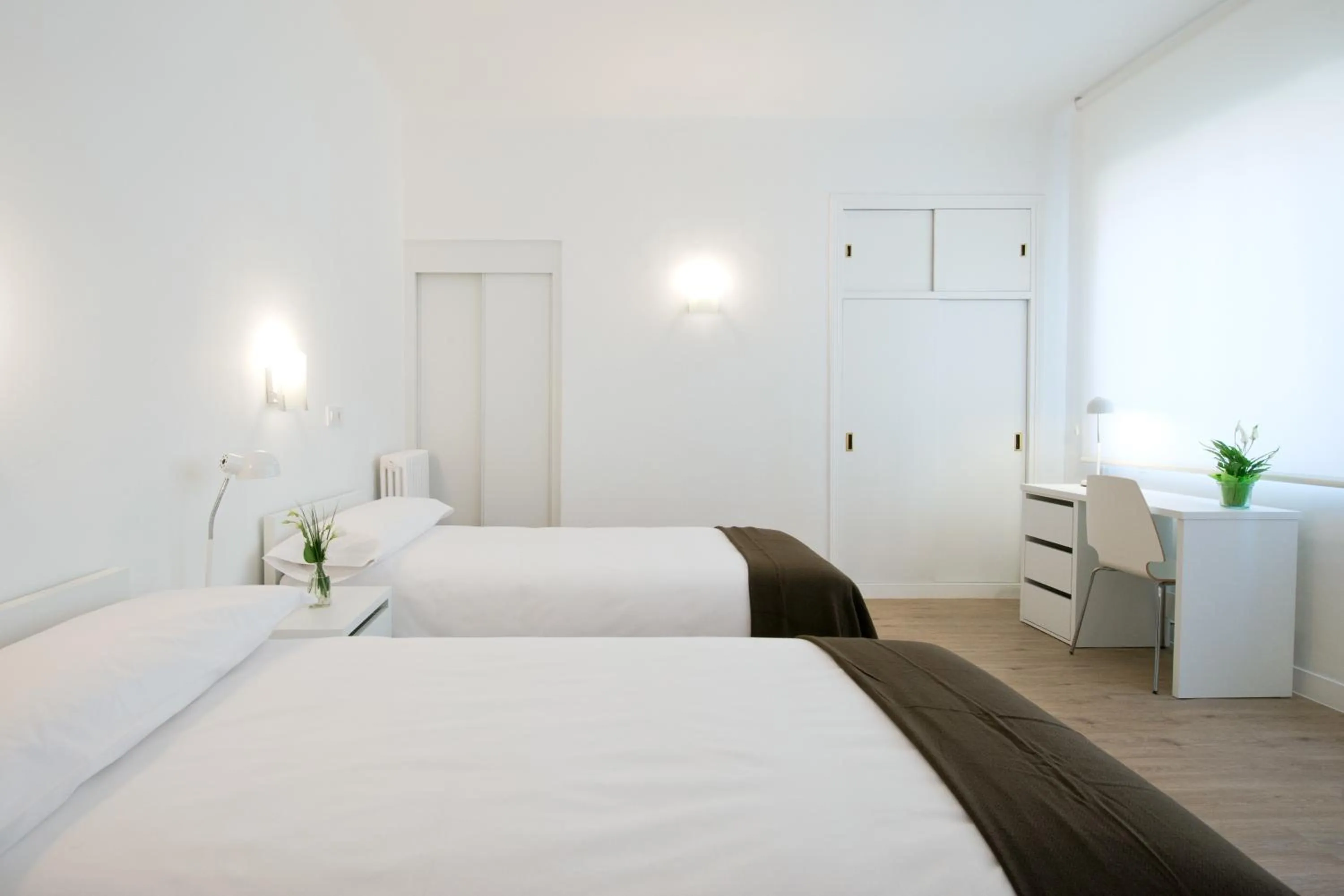 Photo of the whole room, Bed in NeoMagna Madrid
