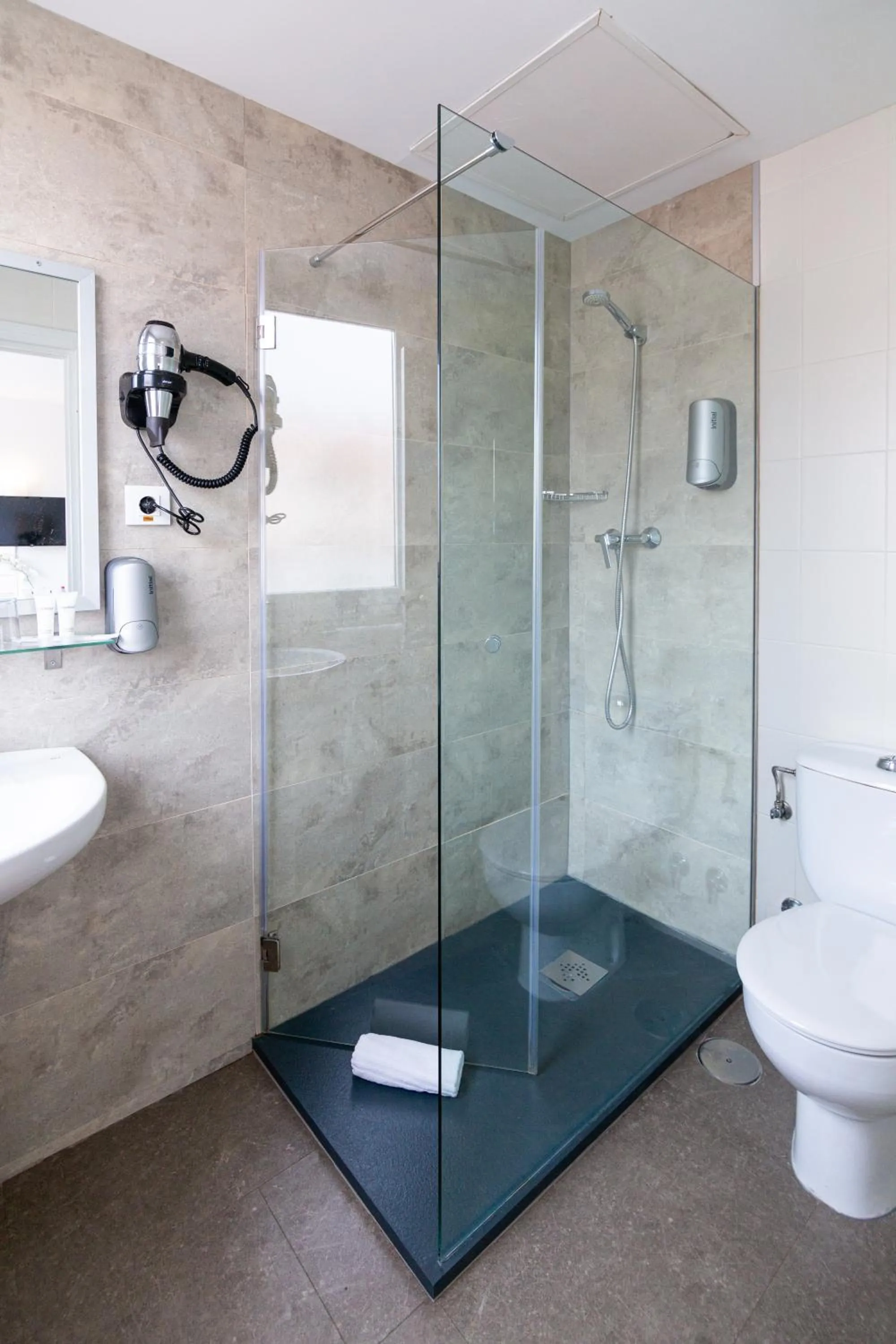 Bathroom in NeoMagna Madrid