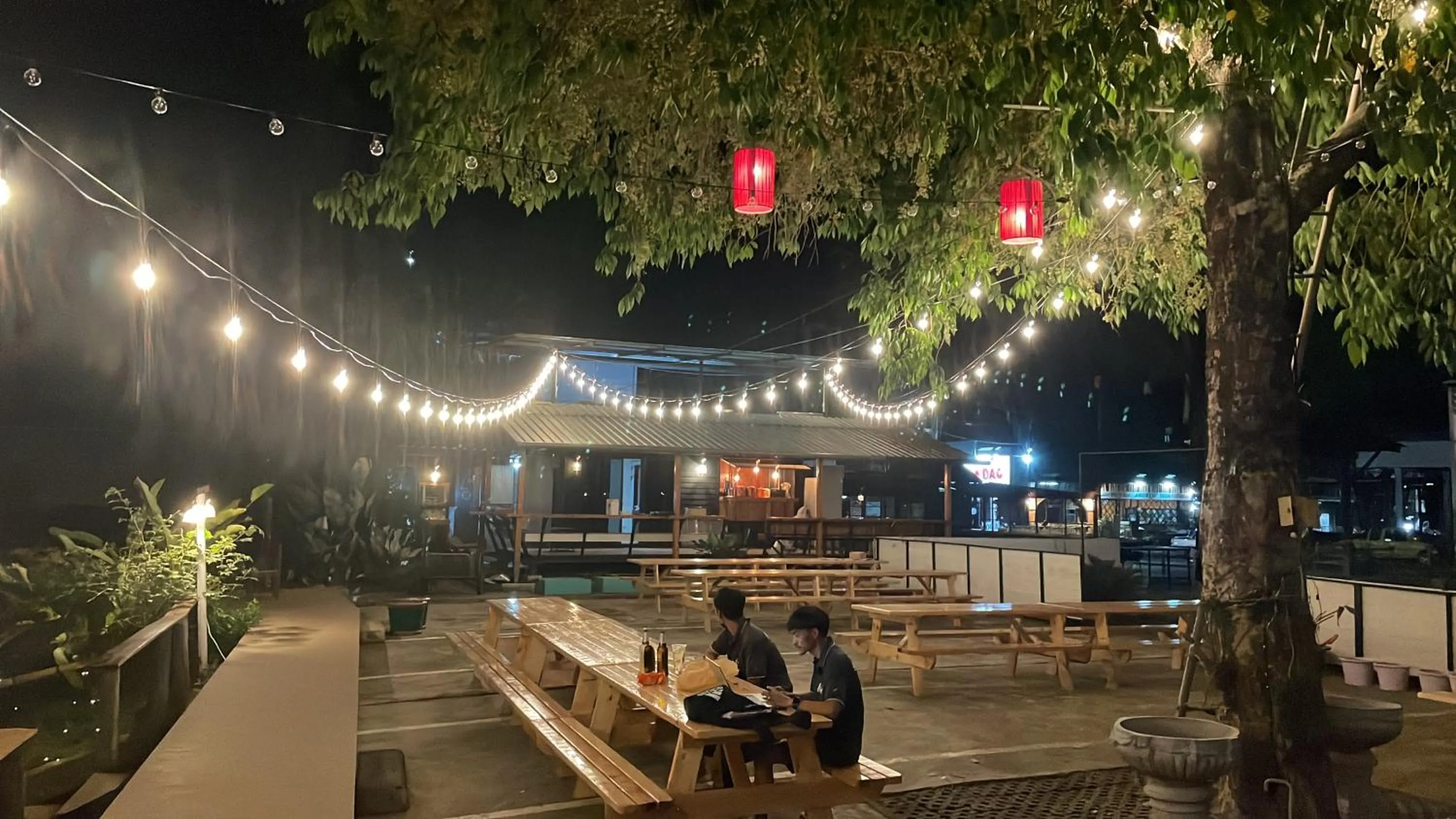 Restaurant/places to eat in Revolution Hostel Pai