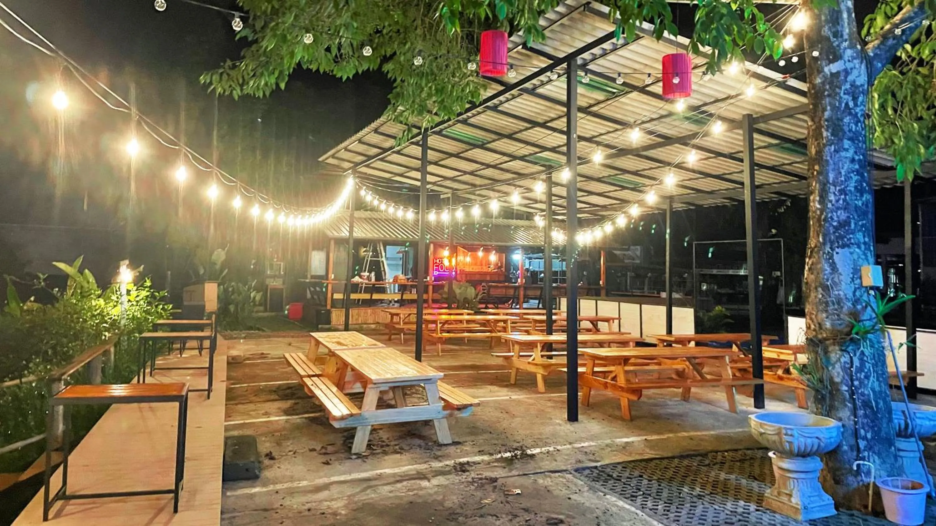 Patio in Revolution Hostel Pai