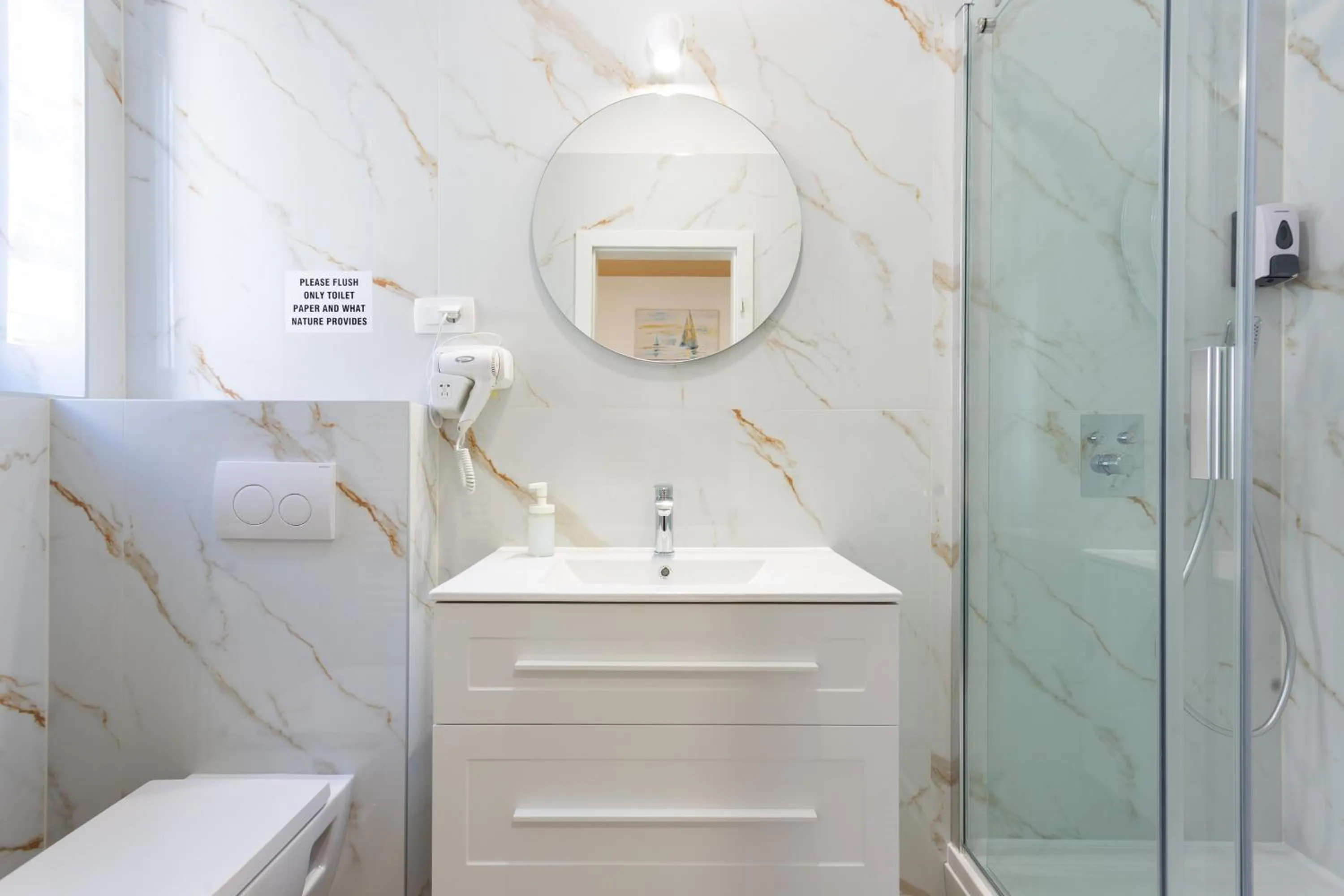 Shower in Luxury Rooms Fetivi