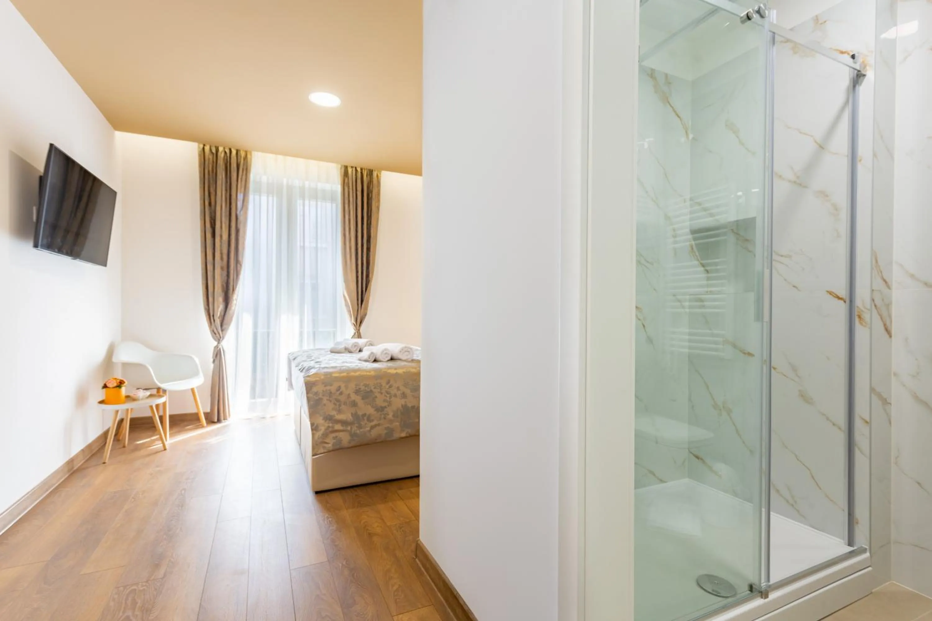 Shower in Luxury Rooms Fetivi