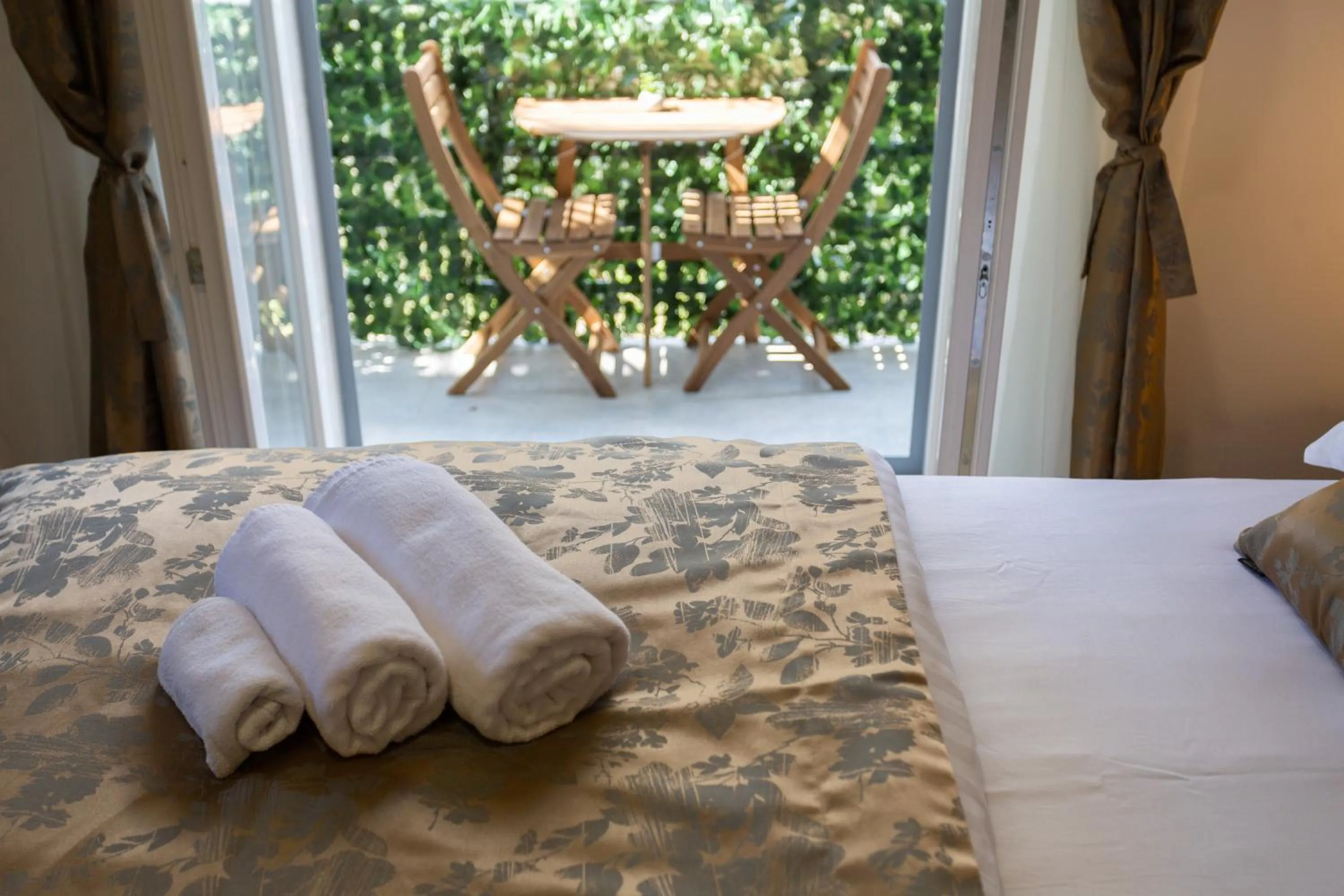Balcony/Terrace, Bed in Luxury Rooms Fetivi