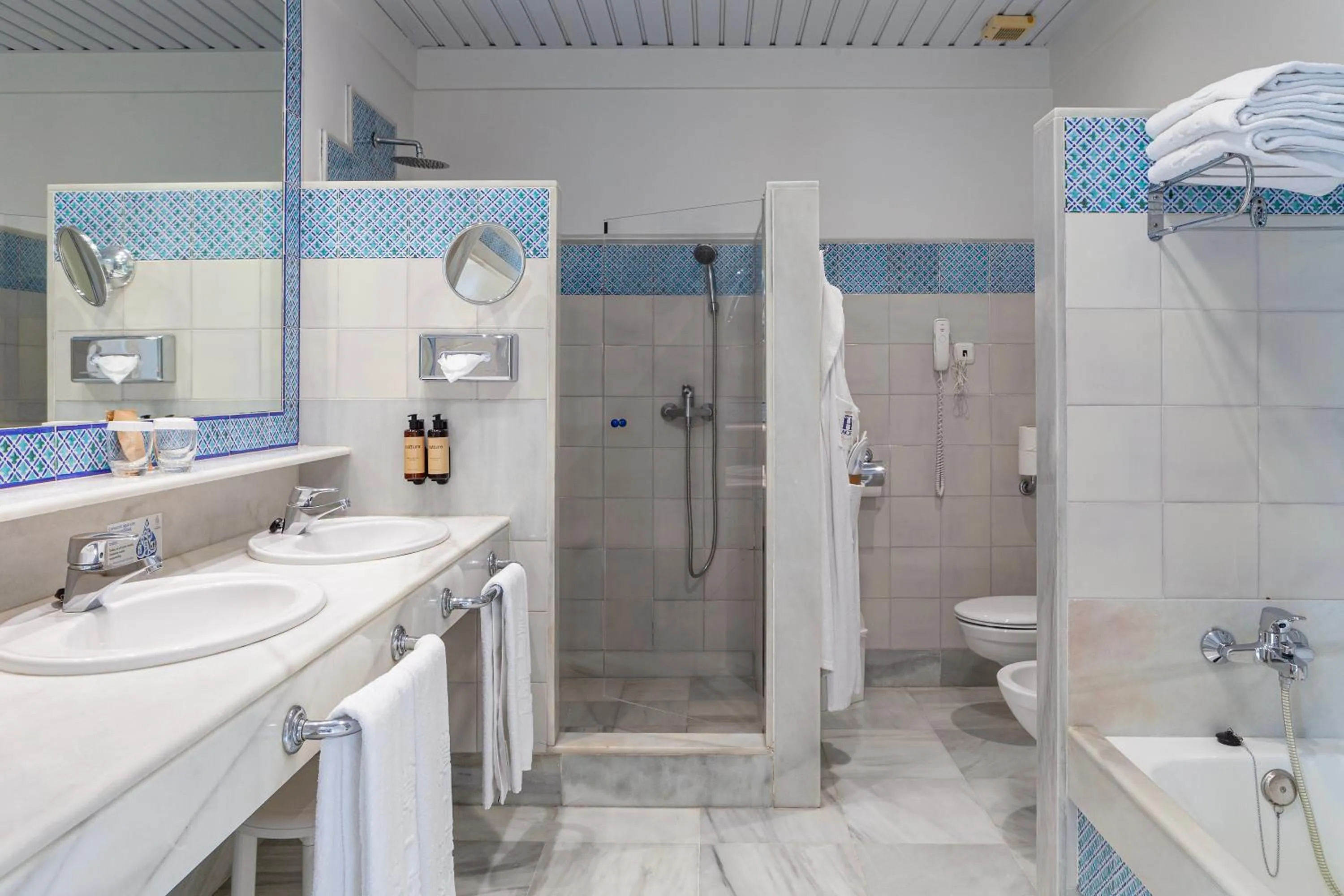 Shower in Hotel Duque de Najera