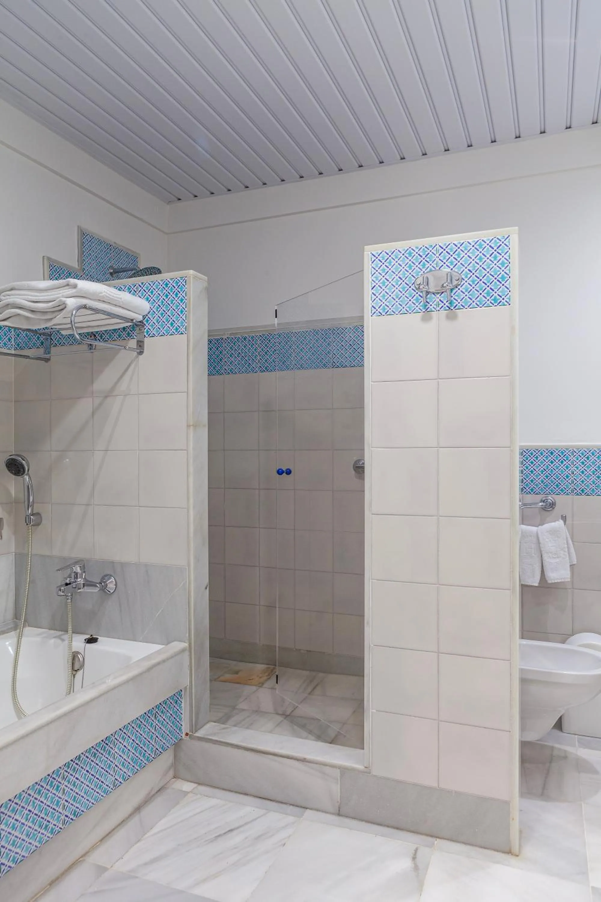 Shower in Hotel Duque de Najera