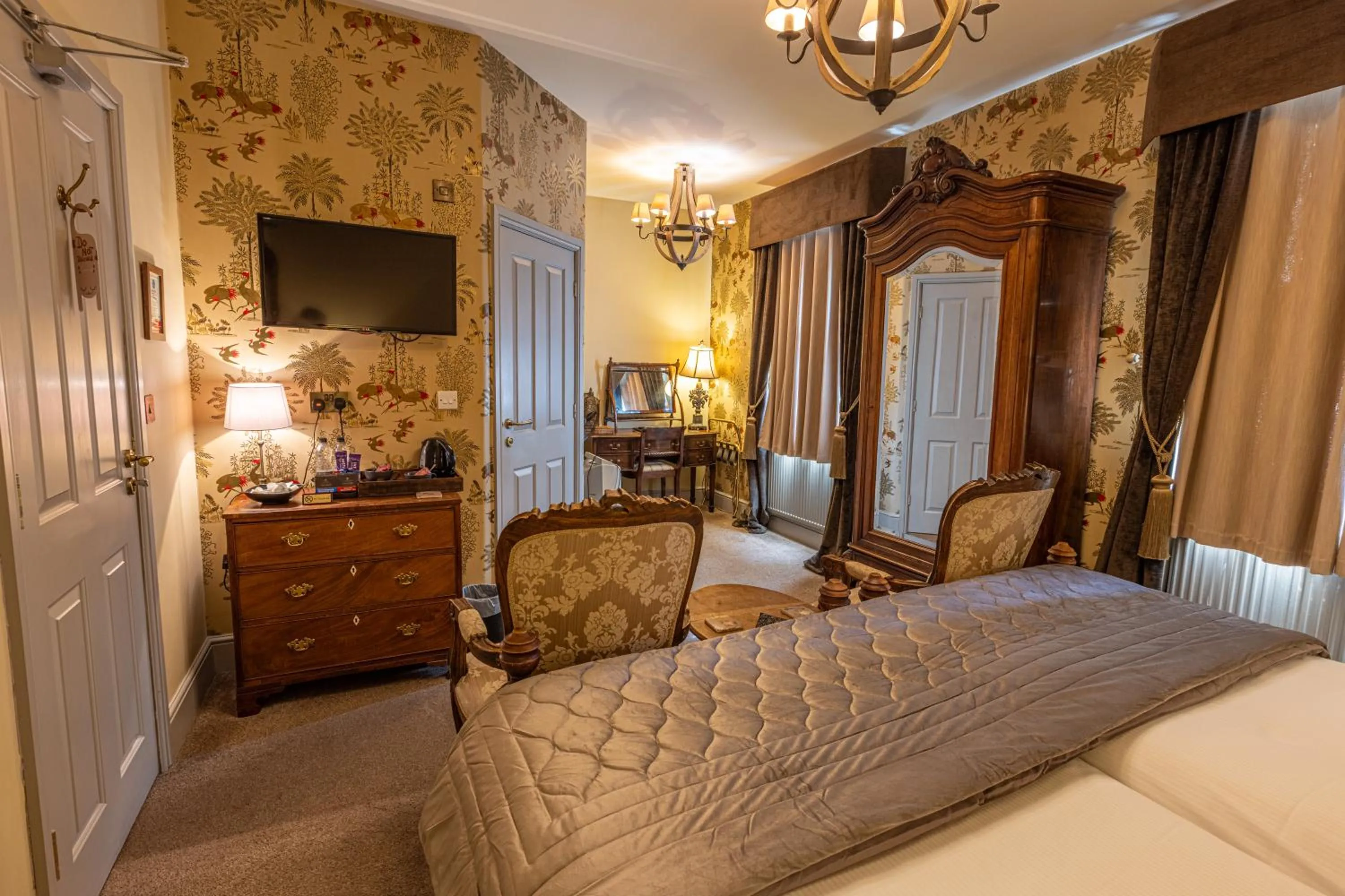 Bedroom, Bed in The Plough Inn