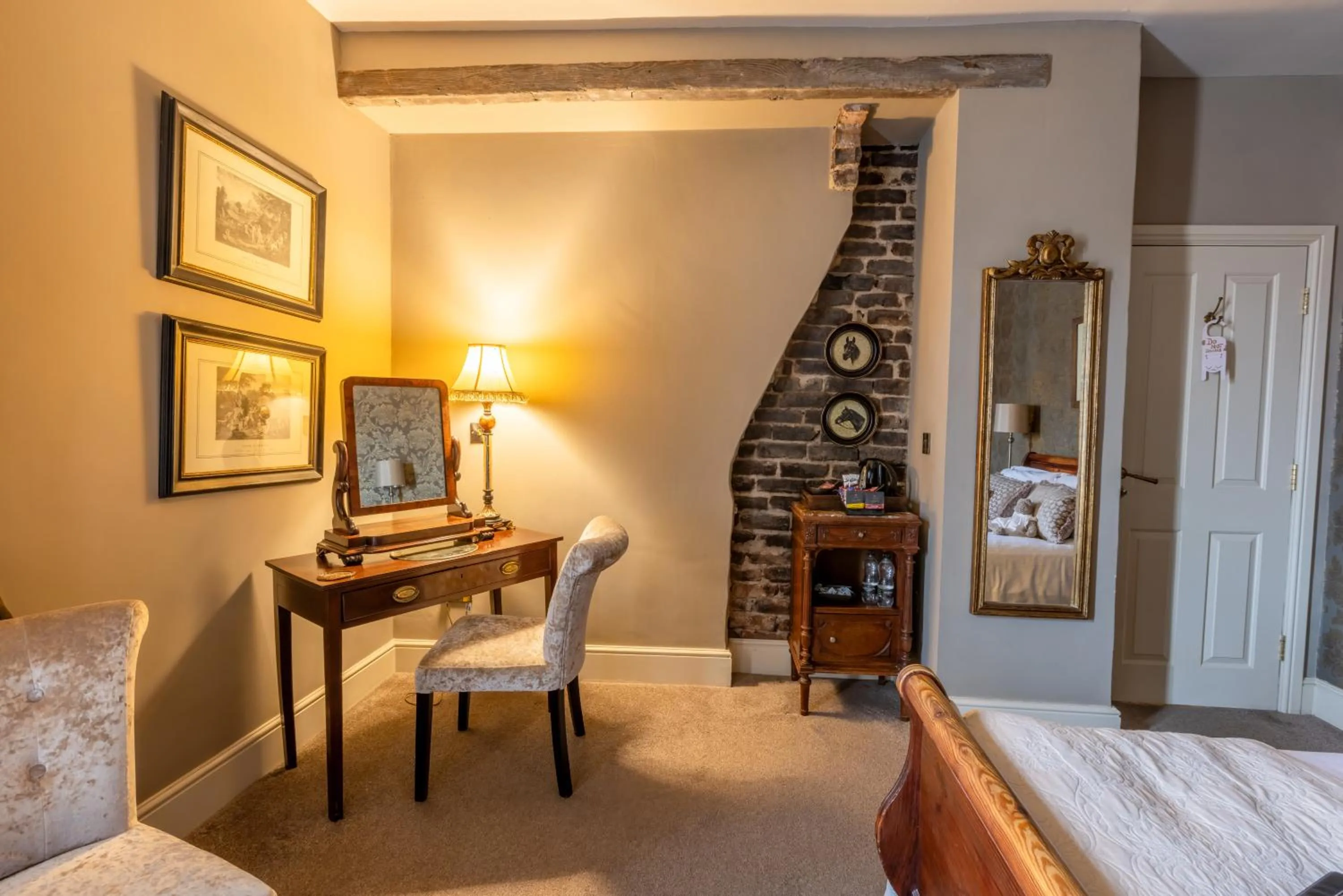 Photo of the whole room, Bed in The Plough Inn