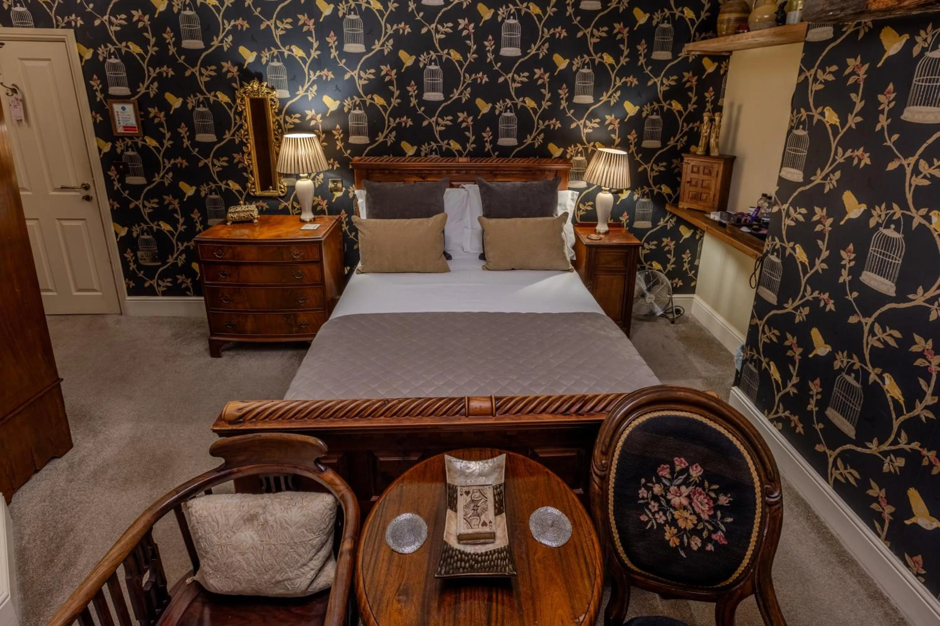 Bedroom, Bed in The Plough Inn