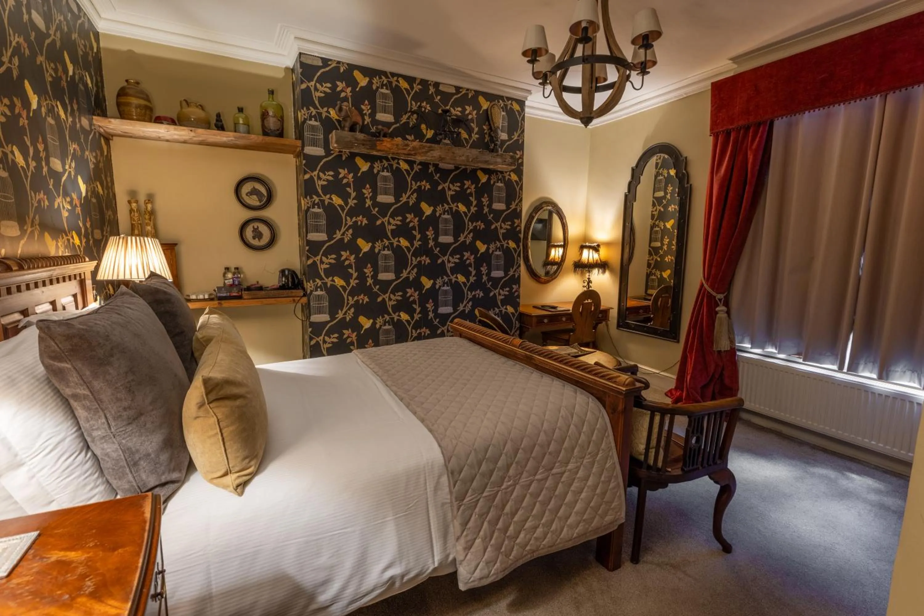 Bedroom, Bed in The Plough Inn