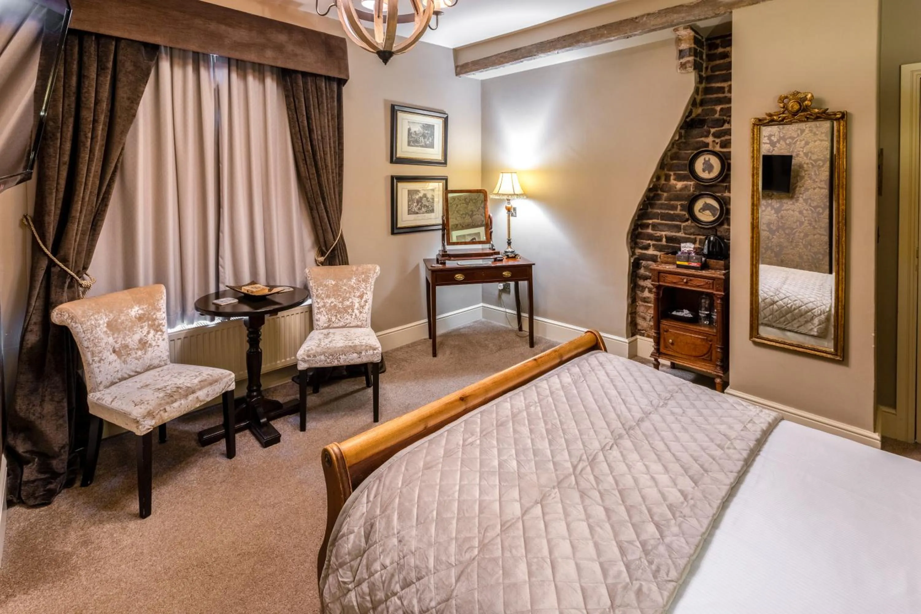 Bedroom, Bed in The Plough Inn