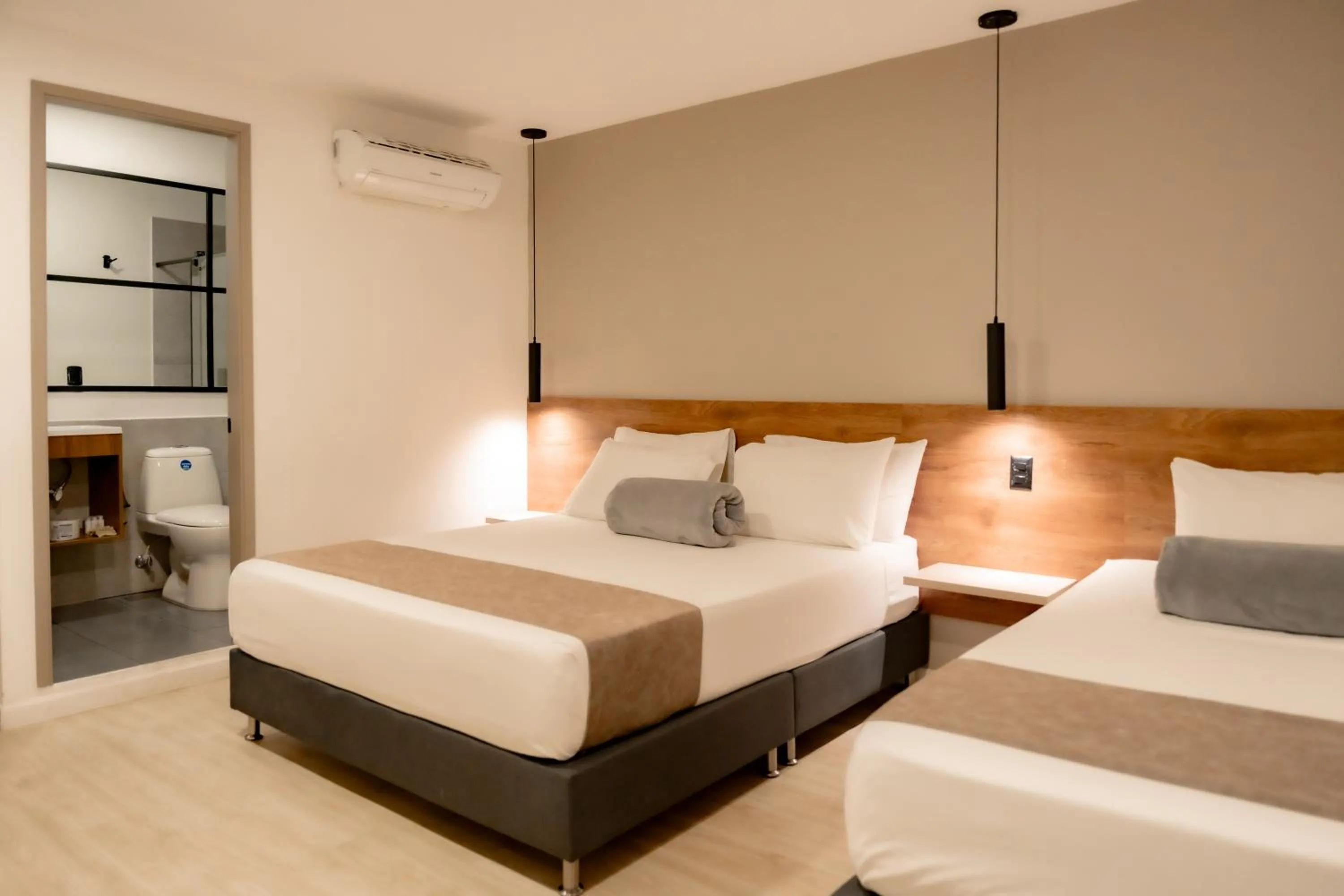 Photo of the whole room, Bed in Fence by Bernalo Hotels