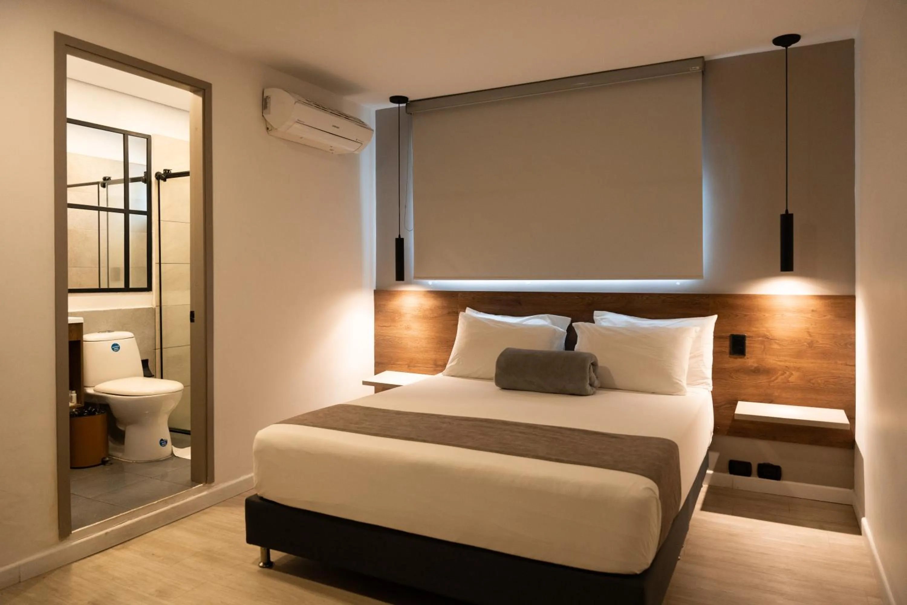 Photo of the whole room, Bed in Fence by Bernalo Hotels