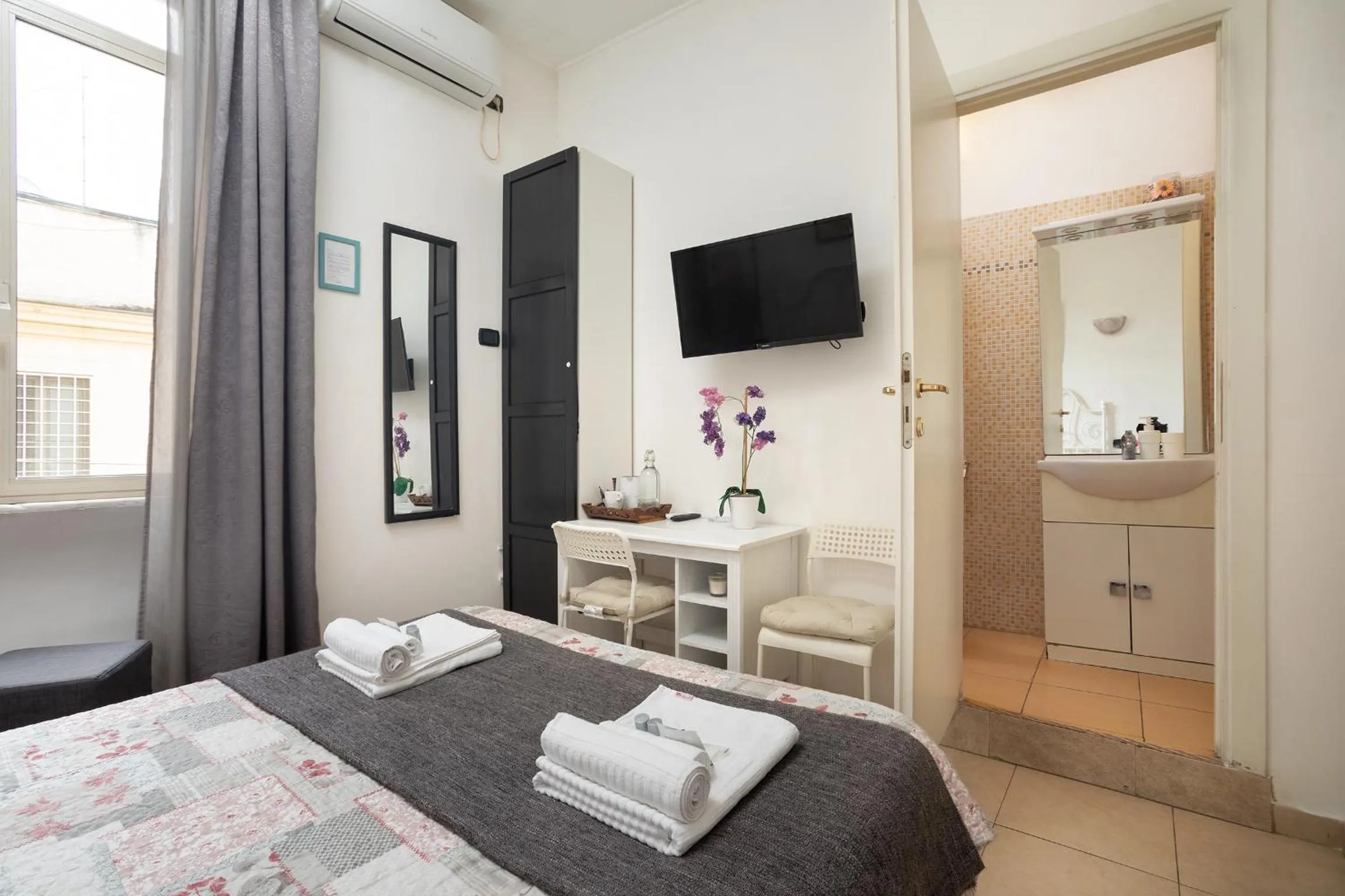 Bed in Cicero Rome Center