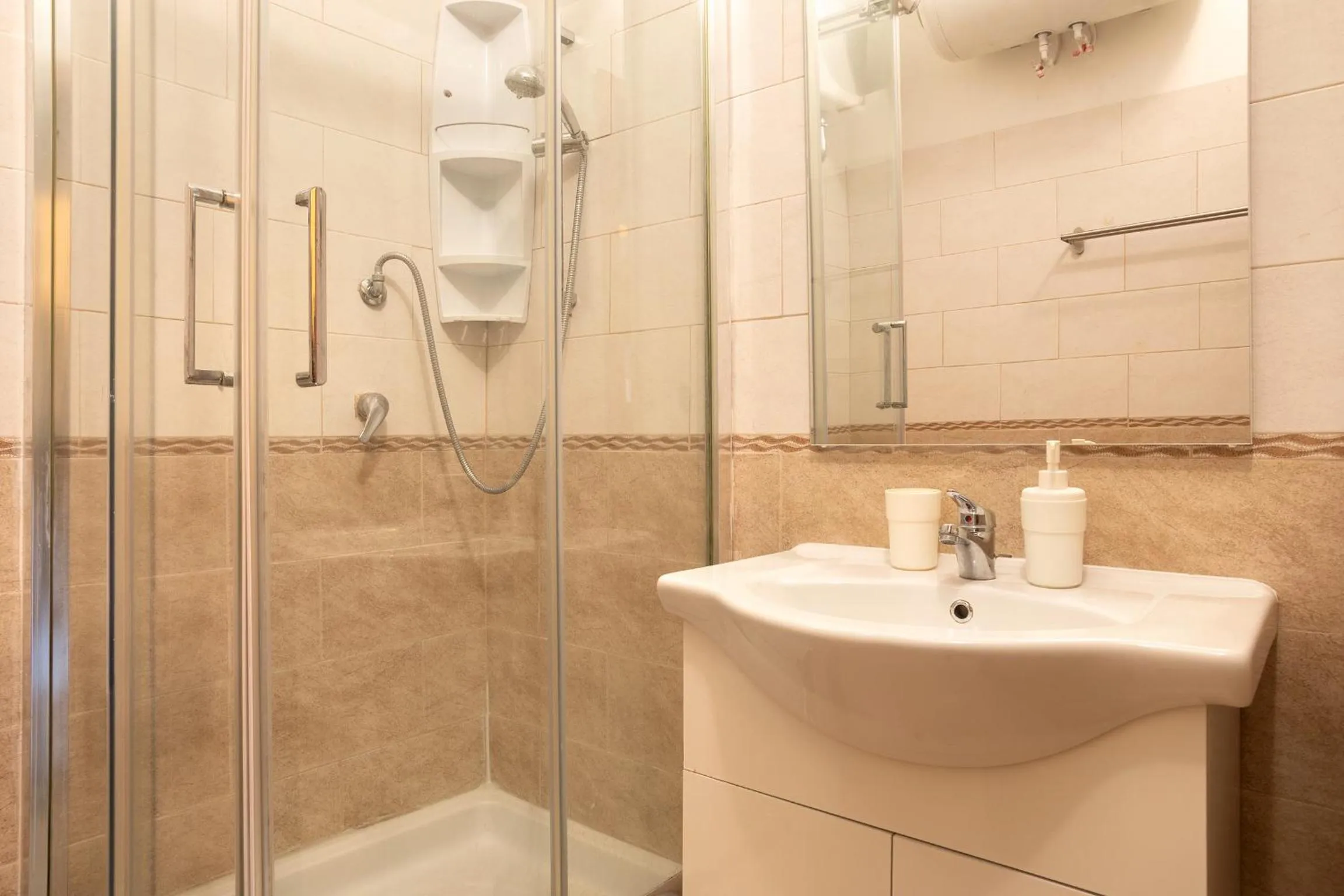 Shower in Cicero Rome Center